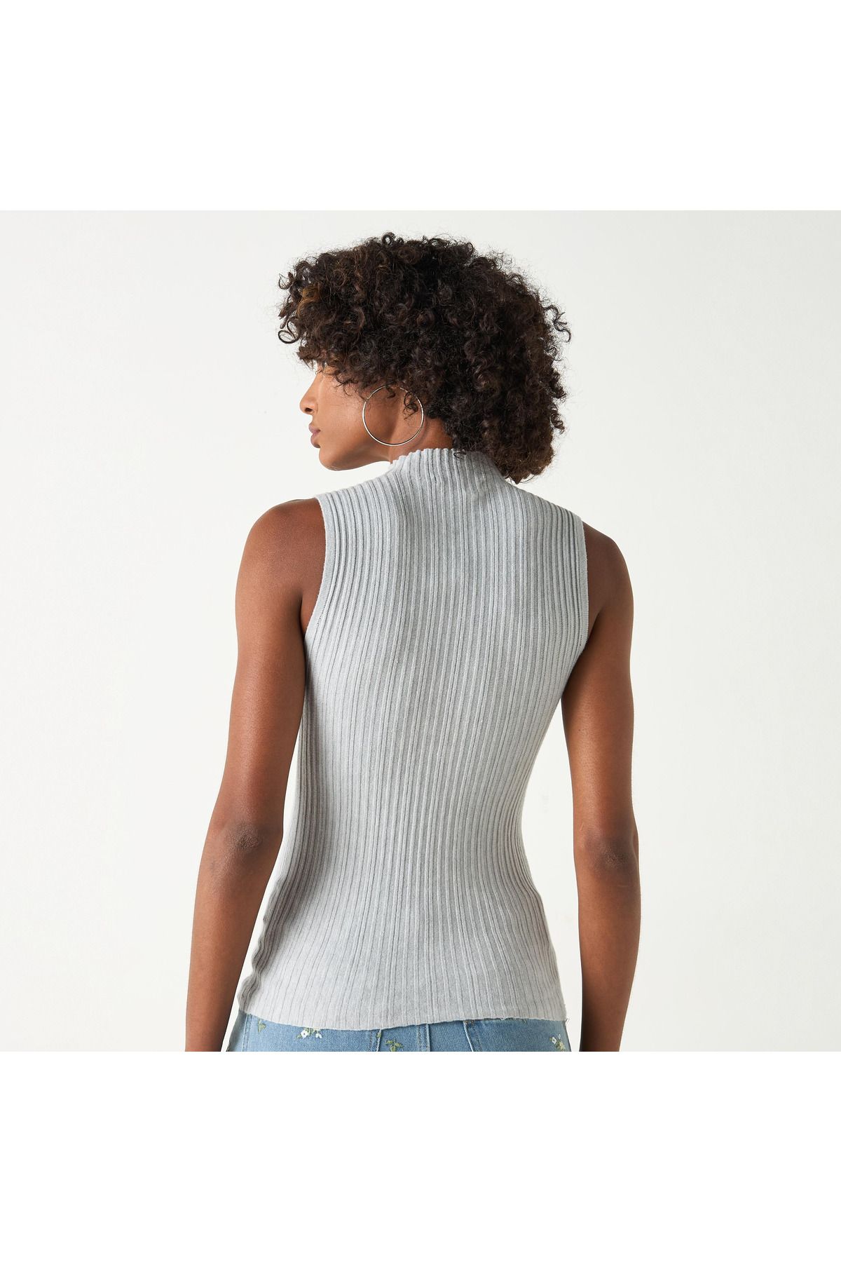 2Xtremz-Ribbed Sleeveless Sweater with High Neck 3