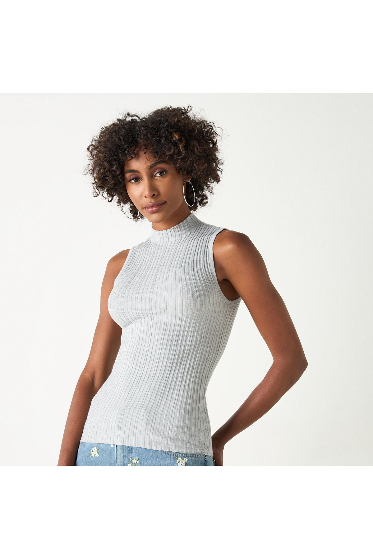 2Xtremz-Ribbed Sleeveless Sweater with High Neck 1