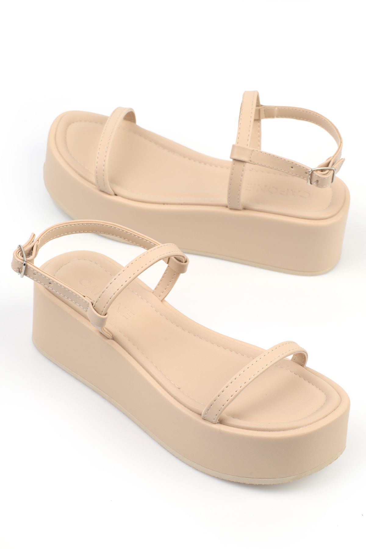 Capone Outfitters-Dünne Damen-Flatform-Sandalen mit Doppelriemen und Keilabsatz 8