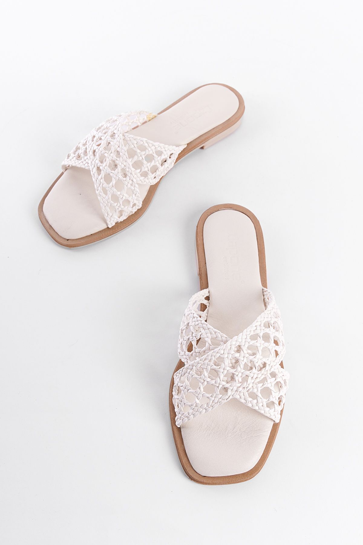 دمپایی سفید زنانه حصیر چرمی واقعی Misis Crazy Flat Heels Dlippers Capone Outfitters