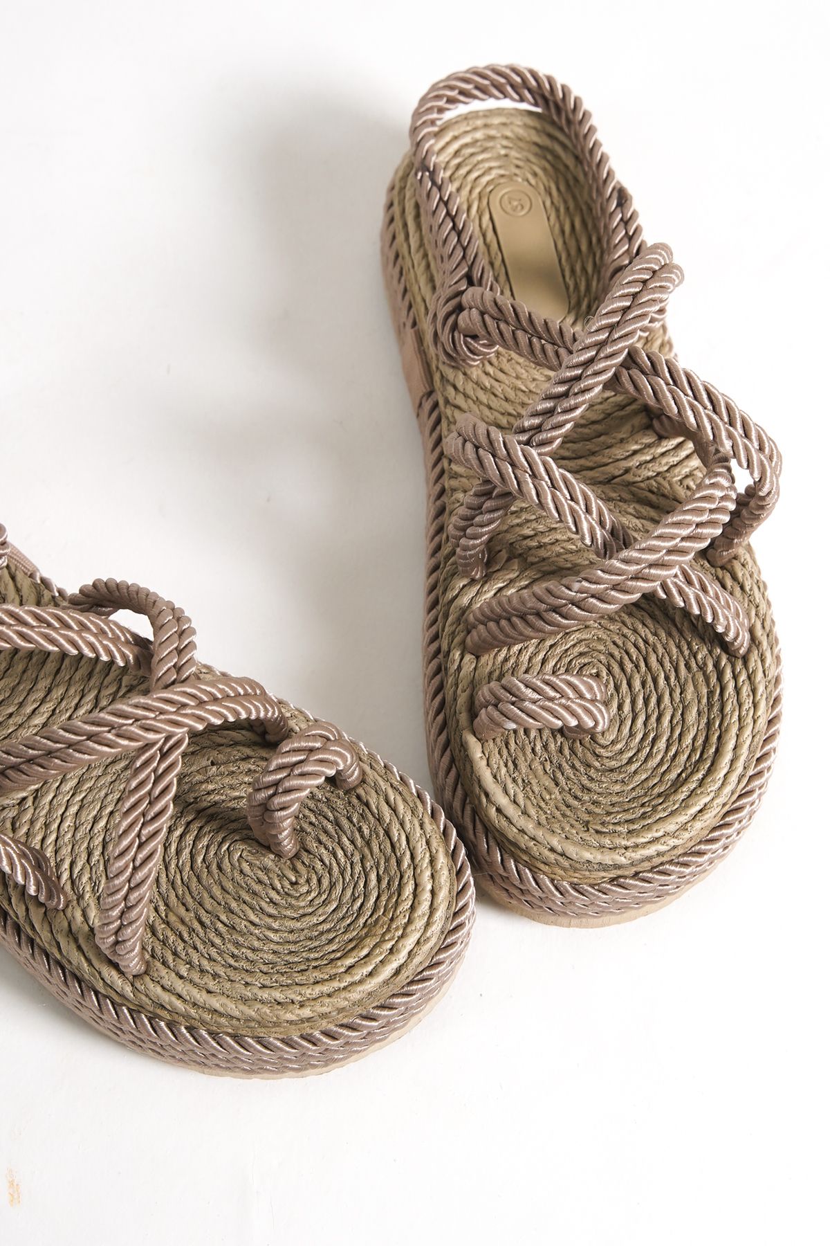 Capone Outfitters-Damen-Sandalen mit Keilabsatz und Schnürung 1