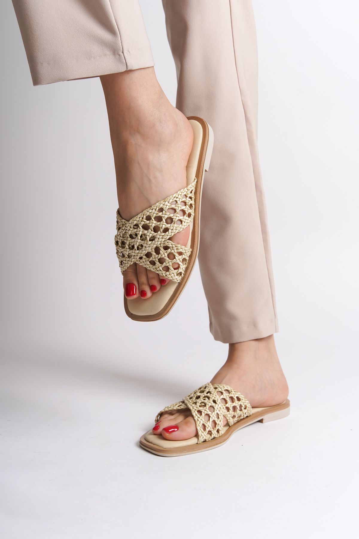 دمپایی نود زنانه حصیر چرمی واقعی Misis Crazy Flat Heels Dlippers Capone Outfitters