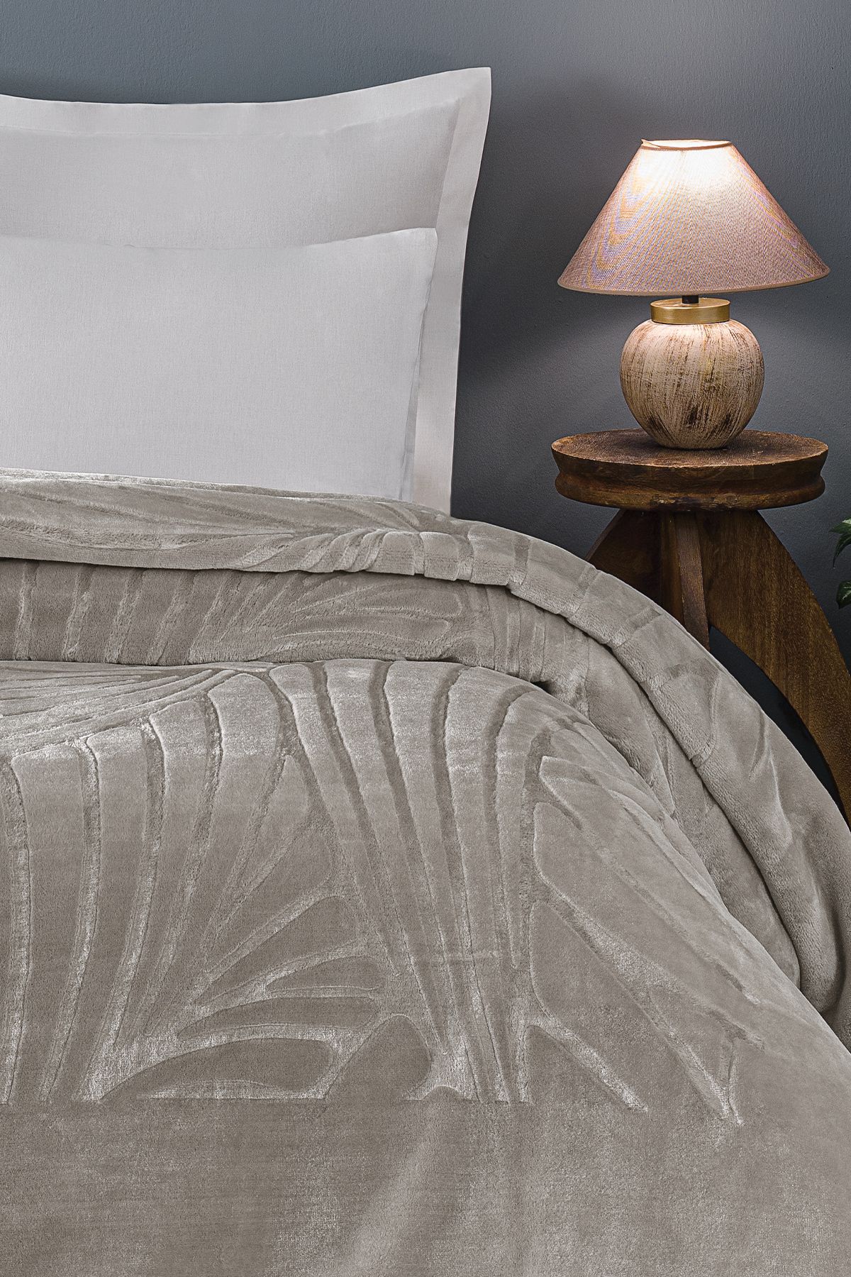Puffy-Fiona Mink Emboss Blanket - Double 2