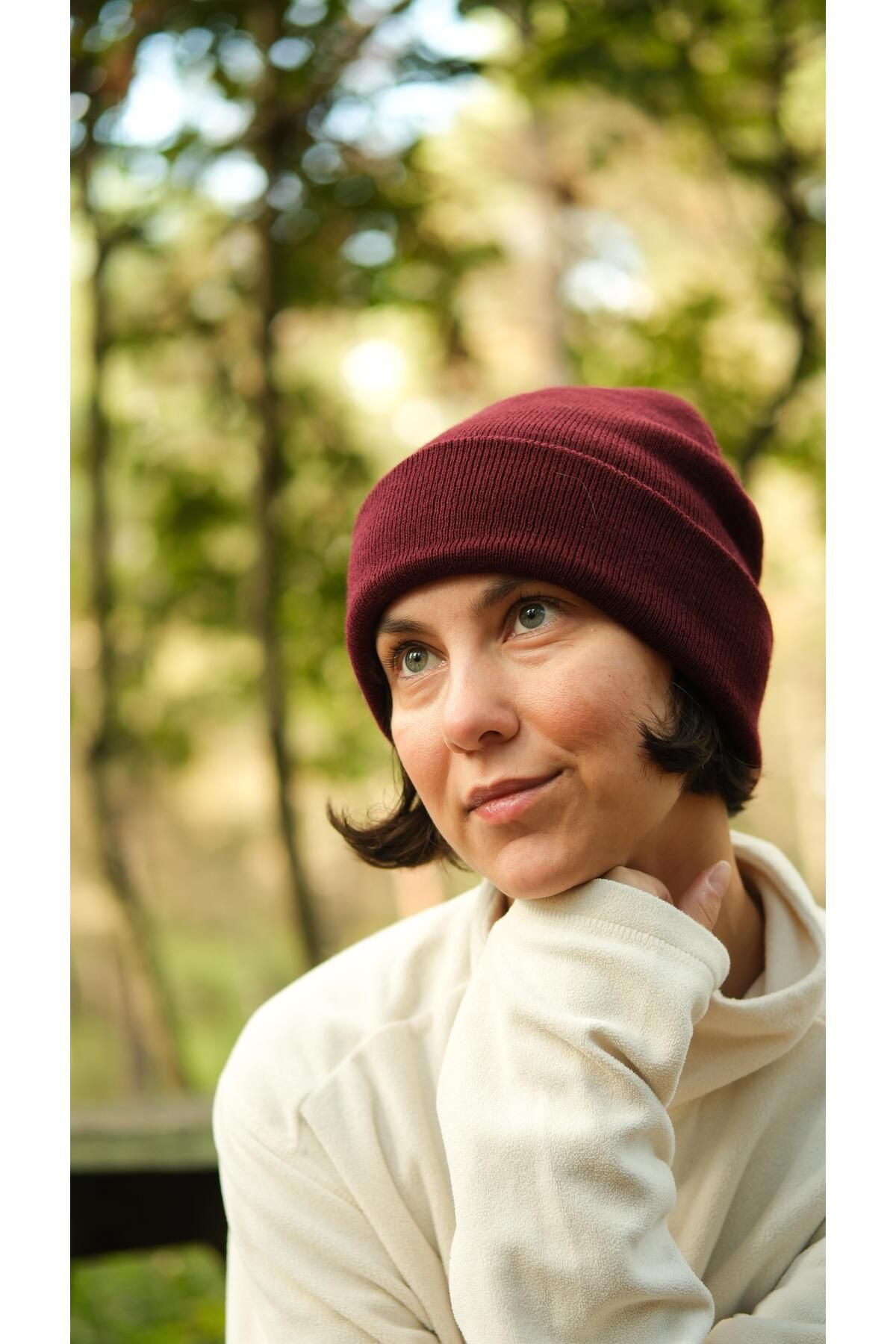 CANMODA-Elegant Burgundy Beanie – a Warm Touch for Cold Days - Fbb03 2