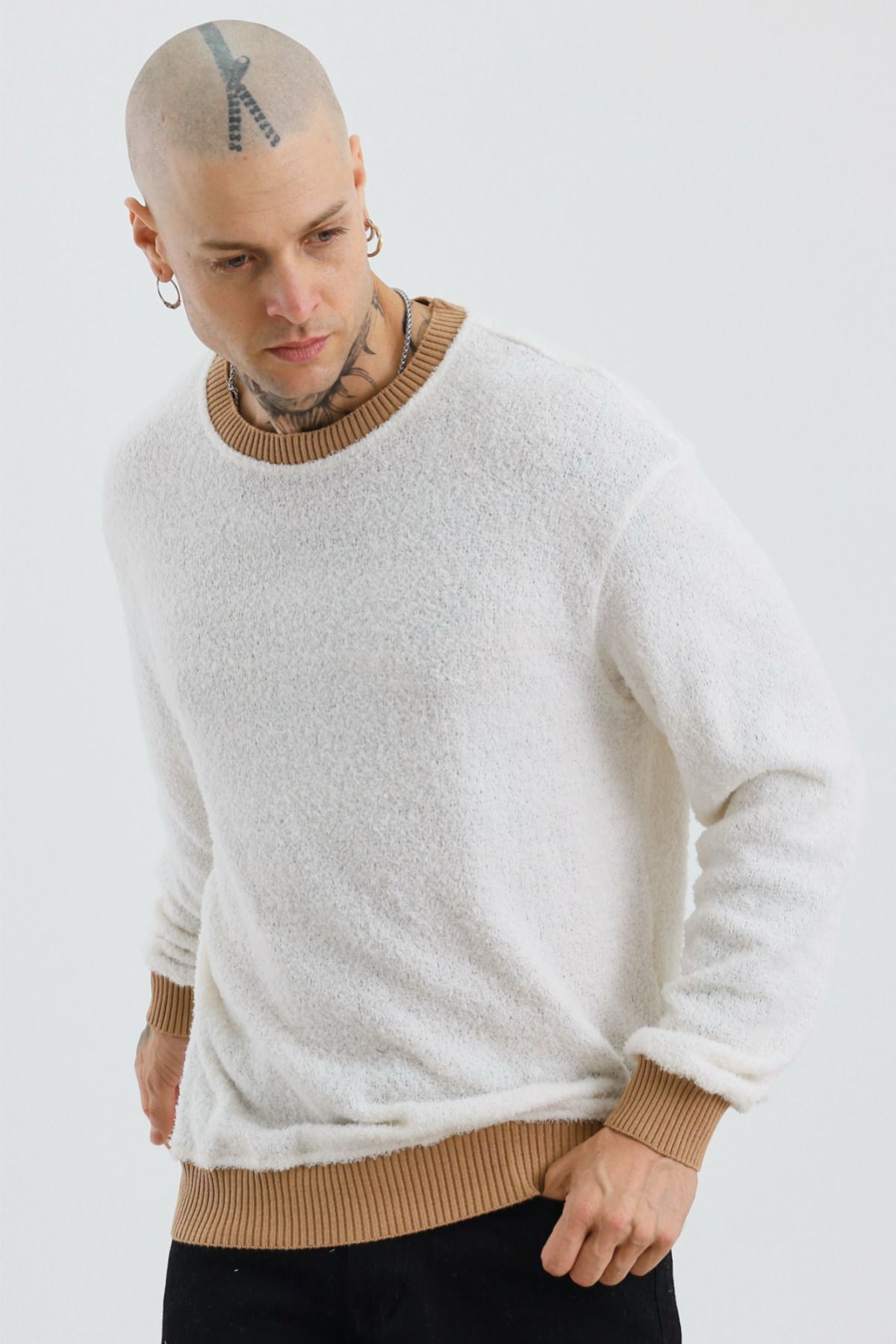 MADZEYMODA-Men's Crew Neck Ecru Premium Plush Sweatshirt Mz32033 5