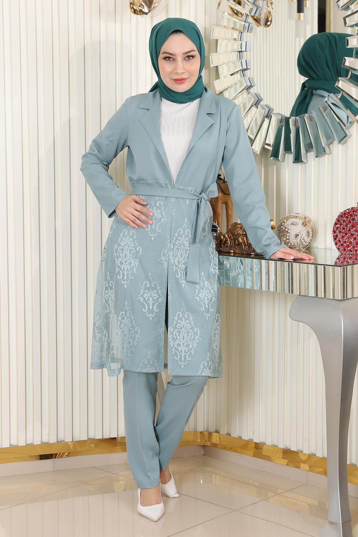 complete the look image