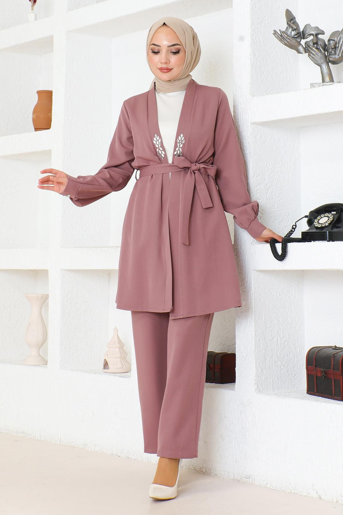 complete the look image