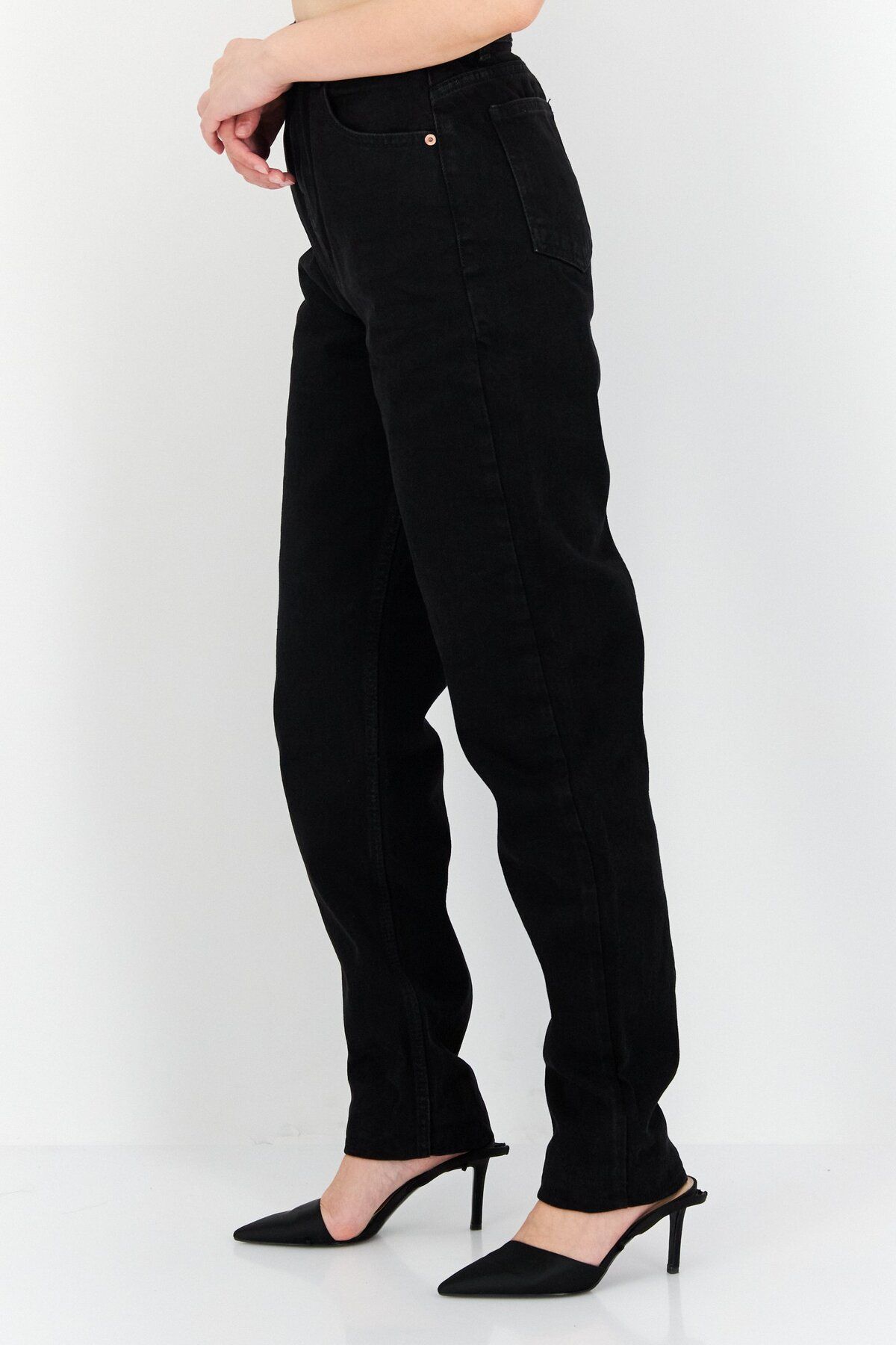 Asos Design-Women Regular Fit Plain Tapered Jeans, Black 2