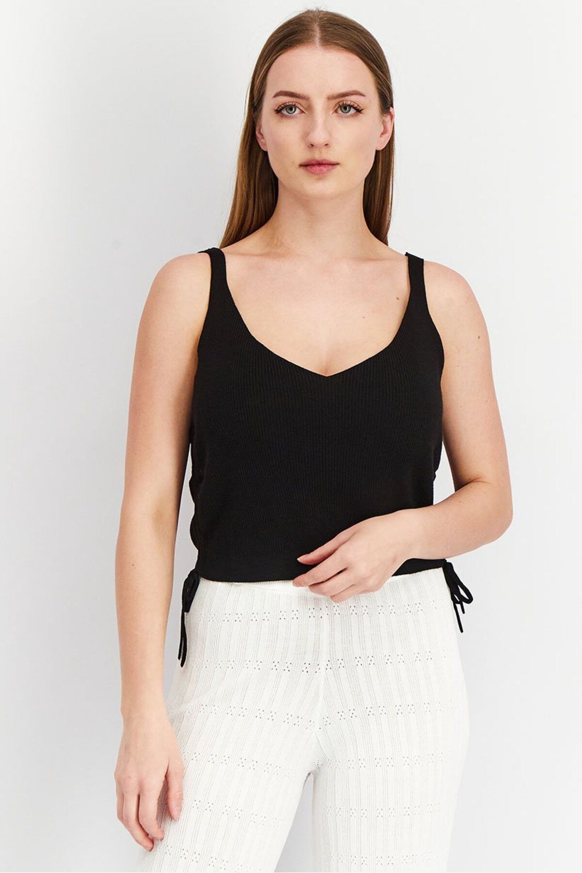 Threadbare-Women V-Neckline Sleeveless Rib Crop Top, Black 1