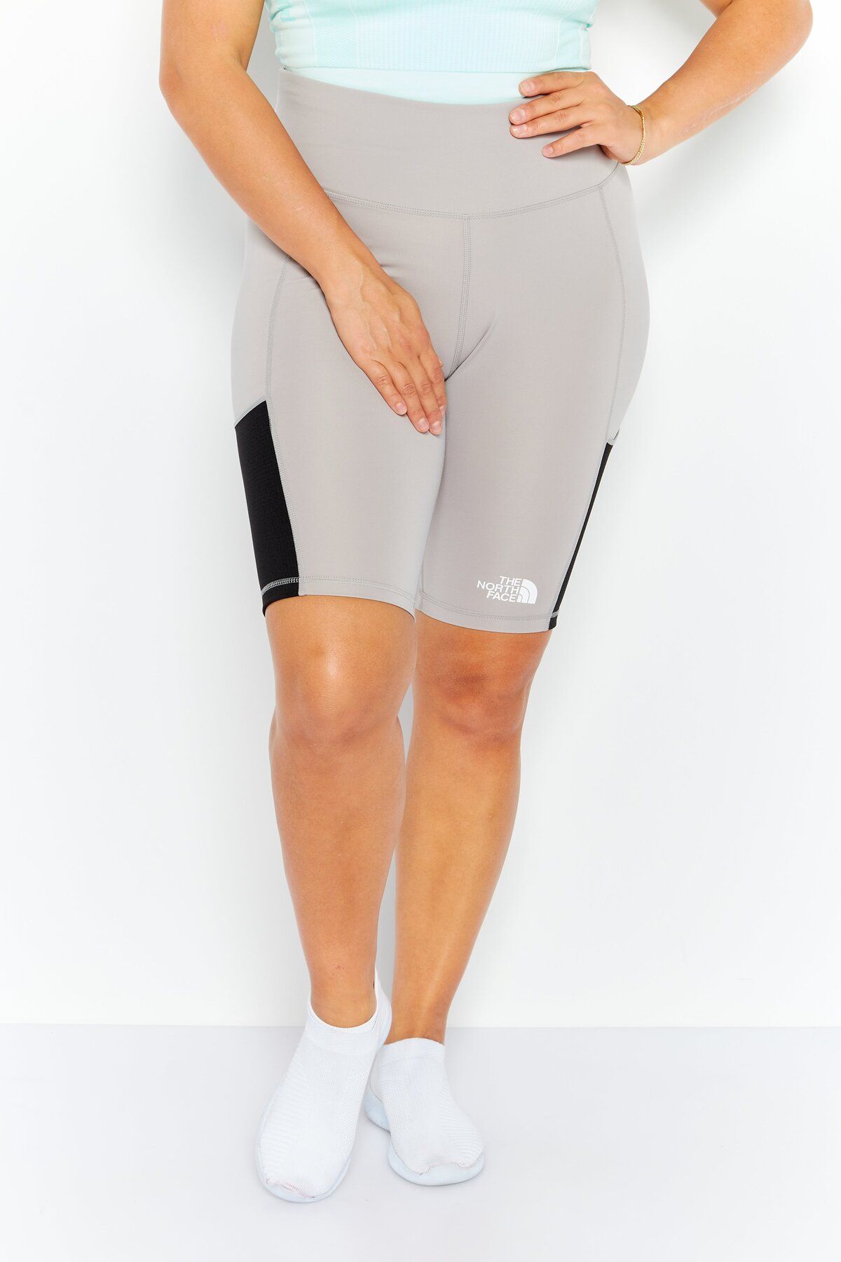 THE NORTH FACE-Women Sportswear Fit Pull-On Training Short, Grey/Black 1