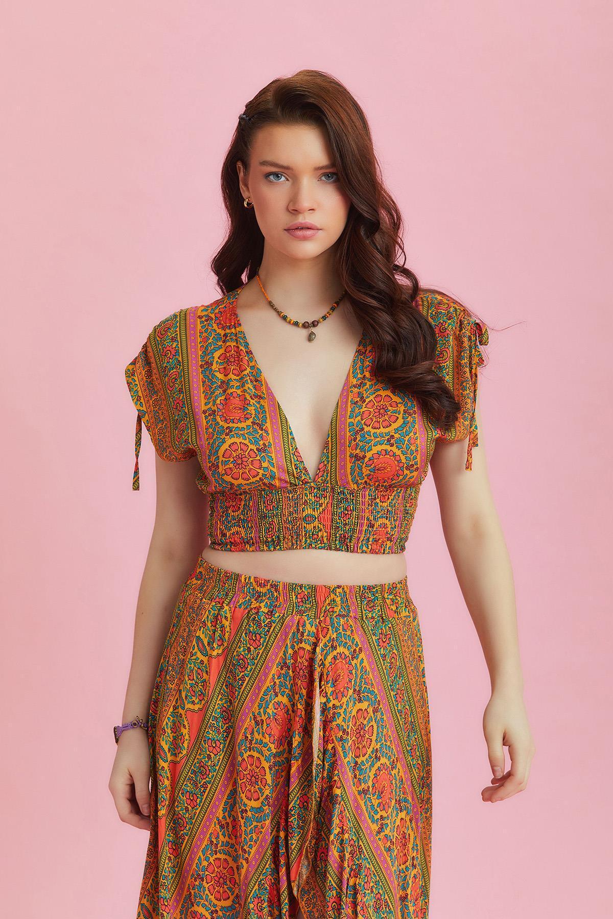 Los banditos-Deep V-Neck Low-Cut Orange Print Summer Blouse 1