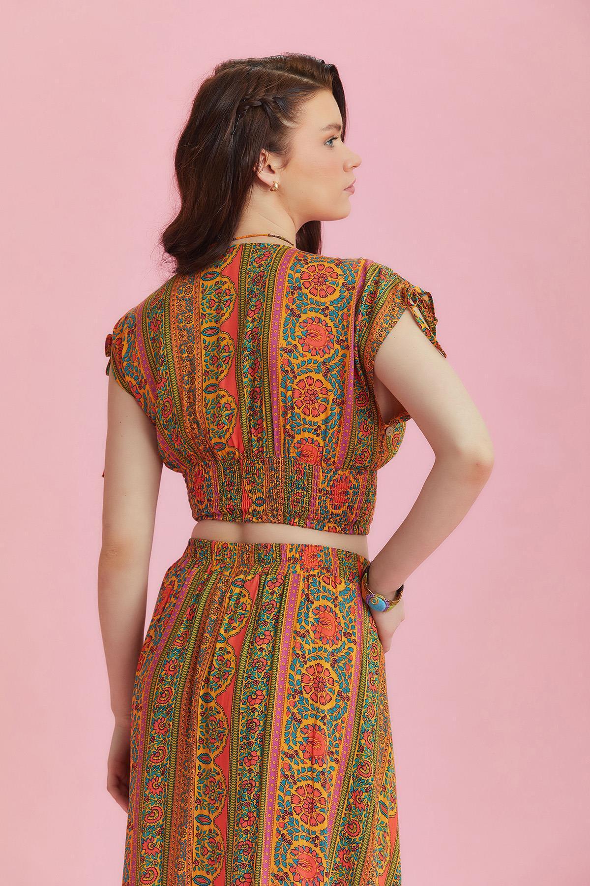 Los banditos-Deep V-Neck Low-Cut Orange Print Summer Blouse 4