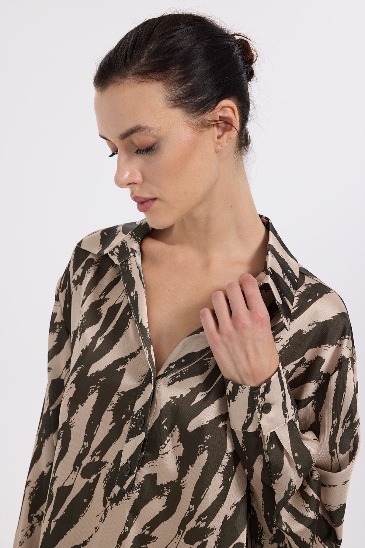 ON-Buttoned Front Patterned Shirt 2