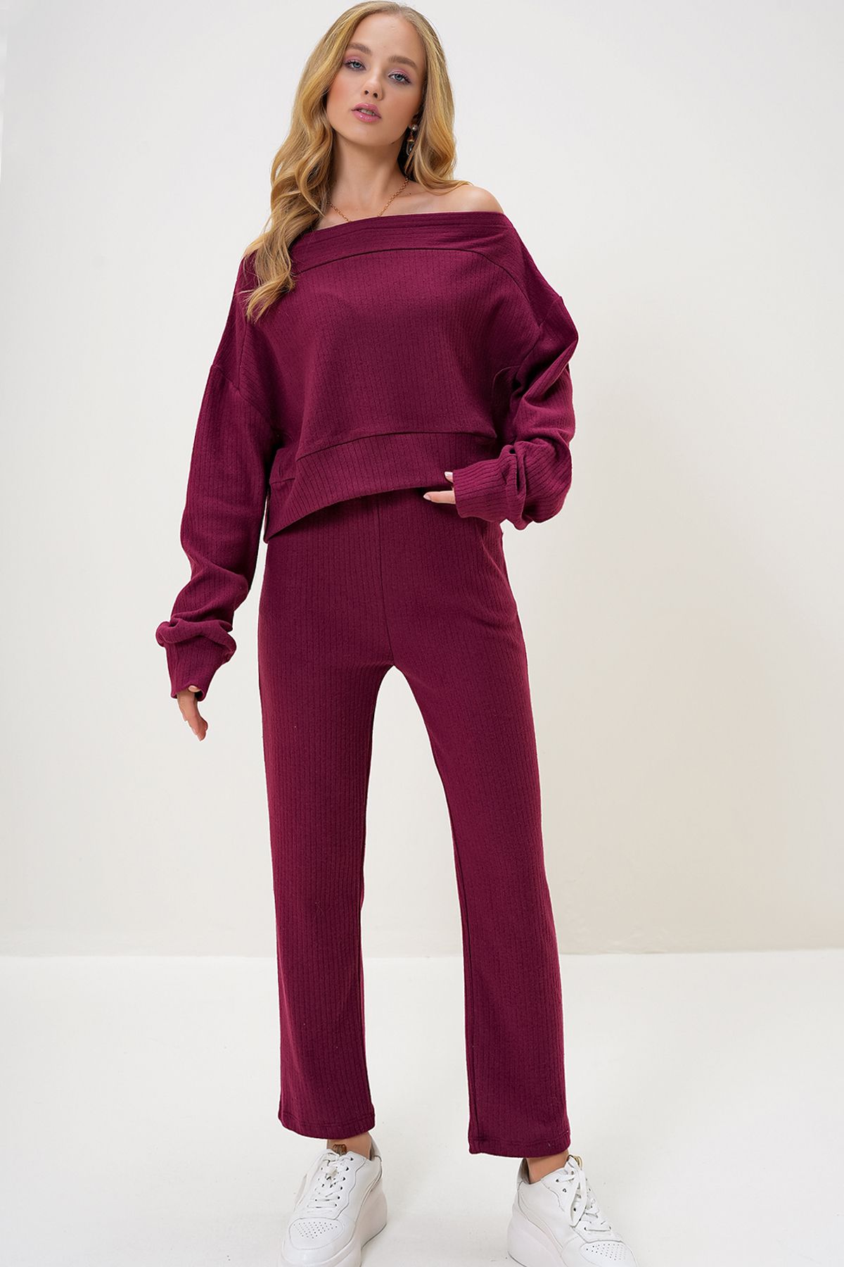 Trend Alaçatı Stili-Claret Red Interlock Fabric - Madonna Collar Crop Sweat and Elastic Trousers Set Alc-X13075 3