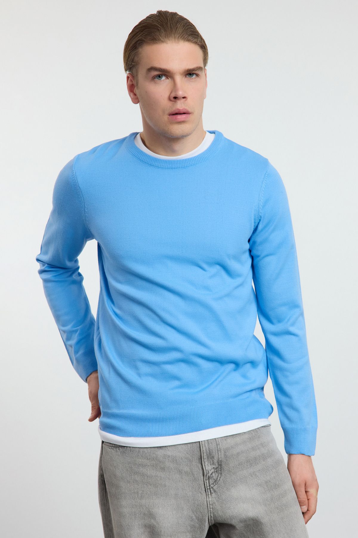 Trendyol Collection-Μπλε λεπτή εφαρμογή Crew Neck Απλό Πλεκτό Πουλόβερ TMNAW21KZ0756 1