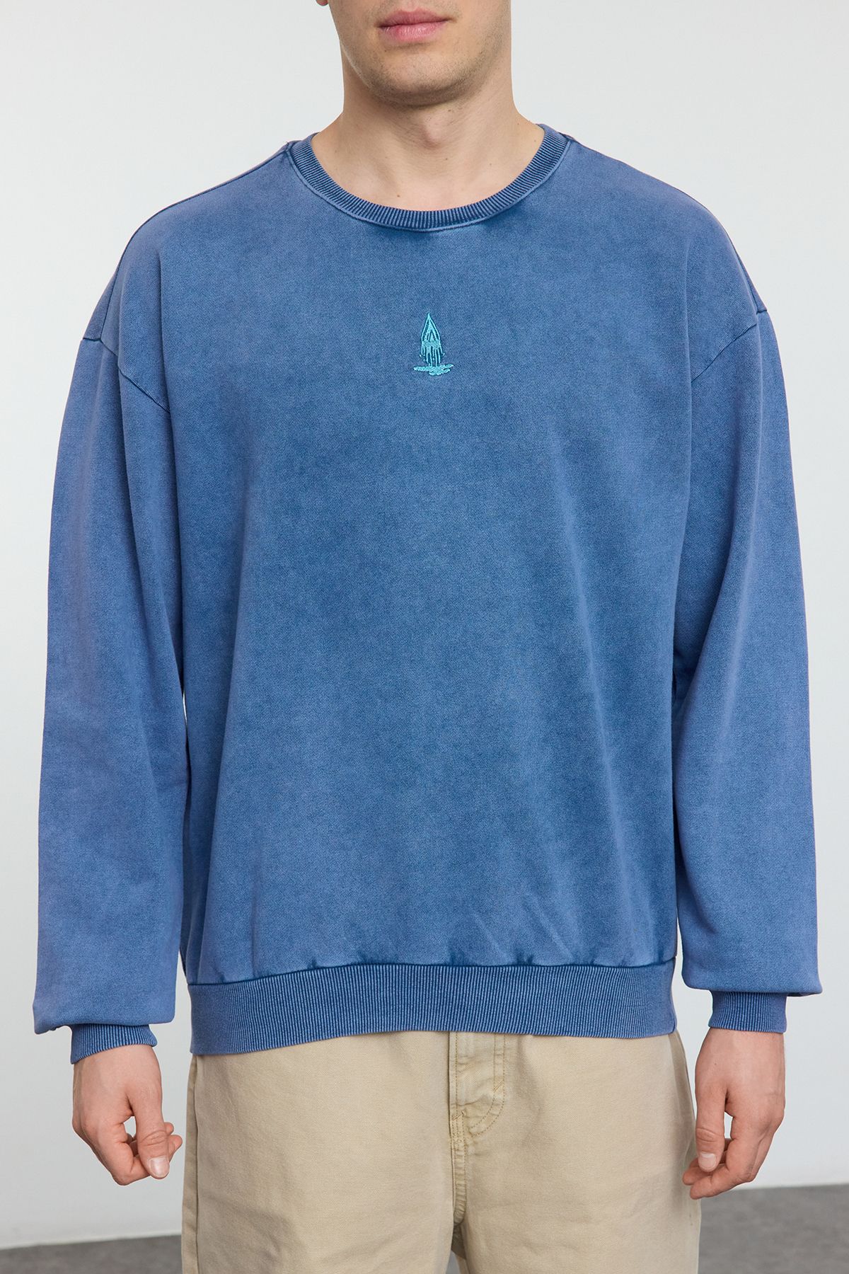 Trendyol Collection-Indigo Mystic Themed Oversize Sweatshirt - 100% Cotton, Pale Effect Tmnaw24sw00189 3