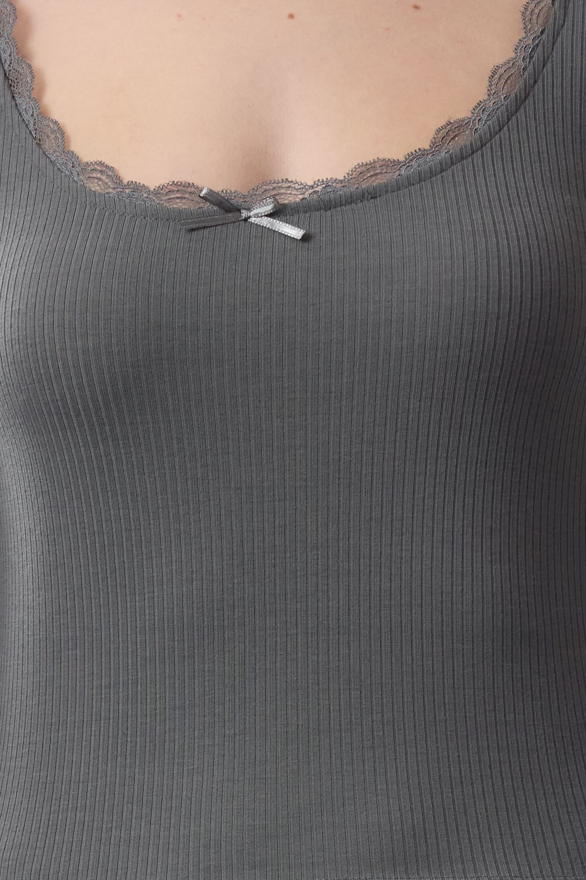 Trendyol Collection-Antracitová krajková blůza s čtvercovým výstřihem - Twoaw25Bz00007 3