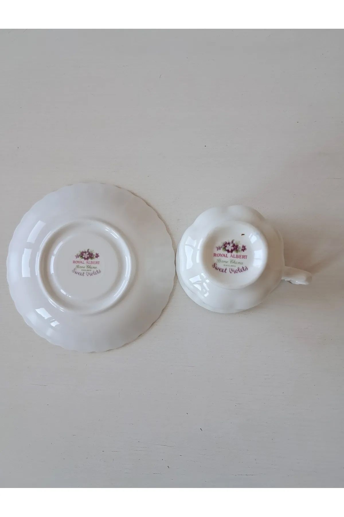 Royal Albert-Pleated Violets Bone China Vintage Violet - Teacup 5
