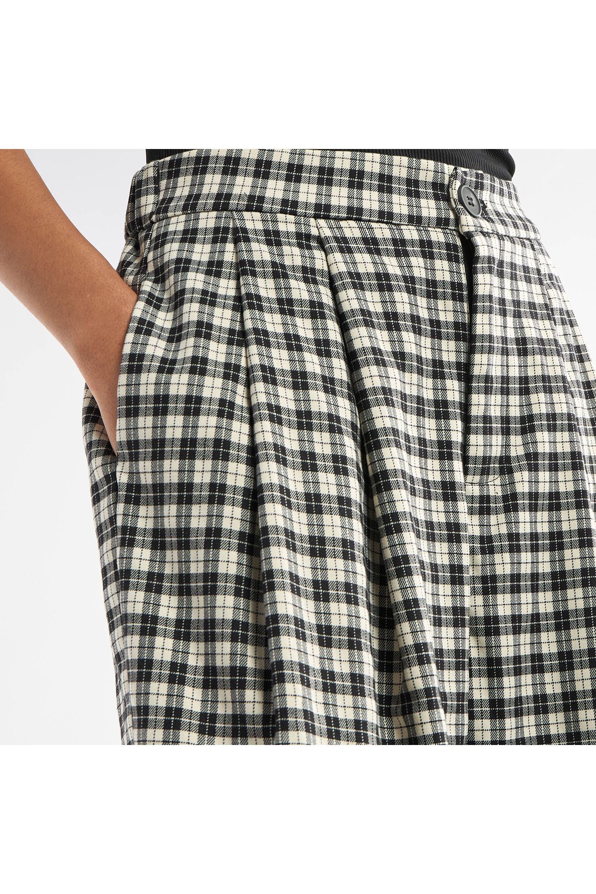 FAV-Checked Pants with Button Closure and Pockets 4