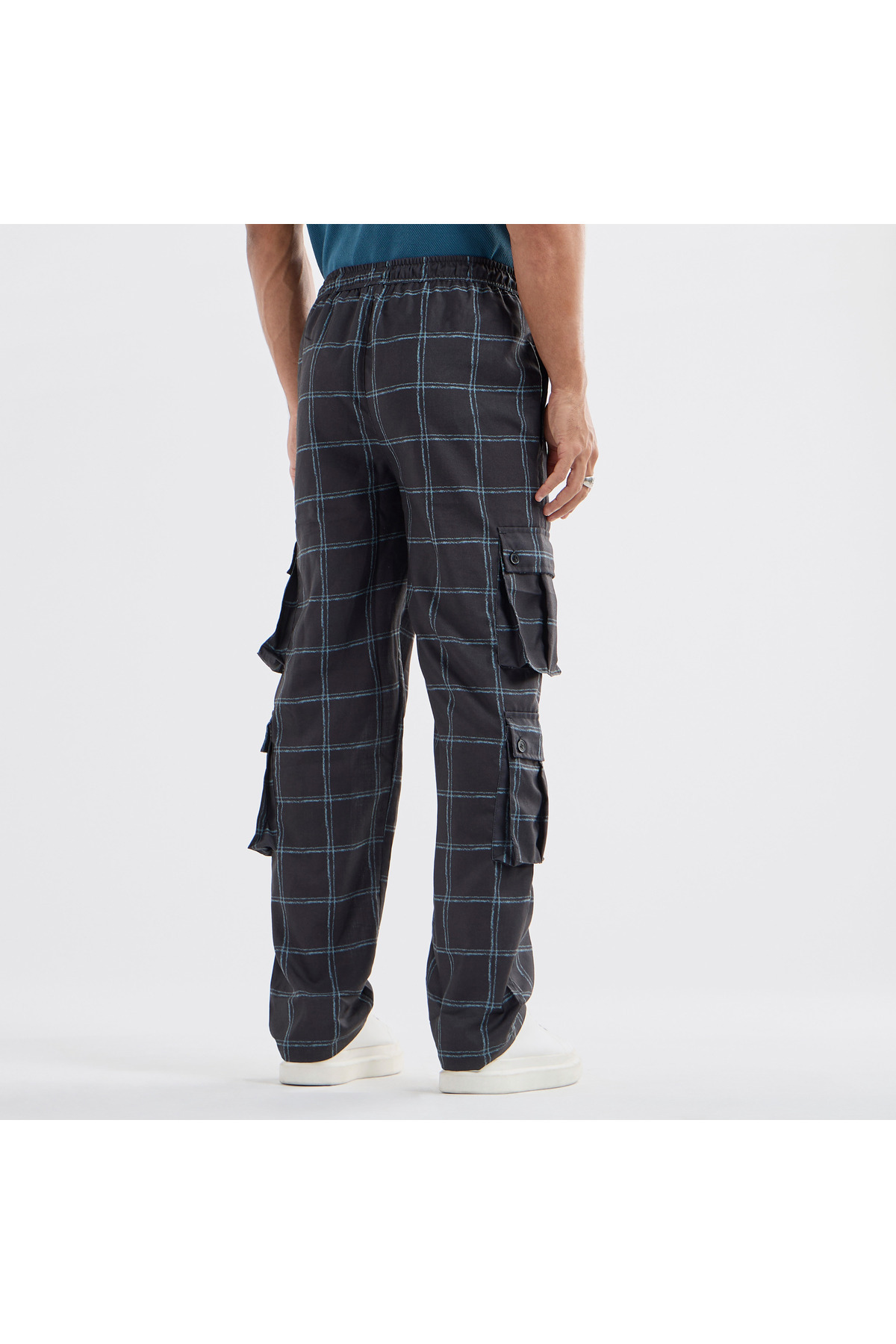 FAV-Checked Regular Fit Cargo Pants with Drawstring Closure and Pockets 3
