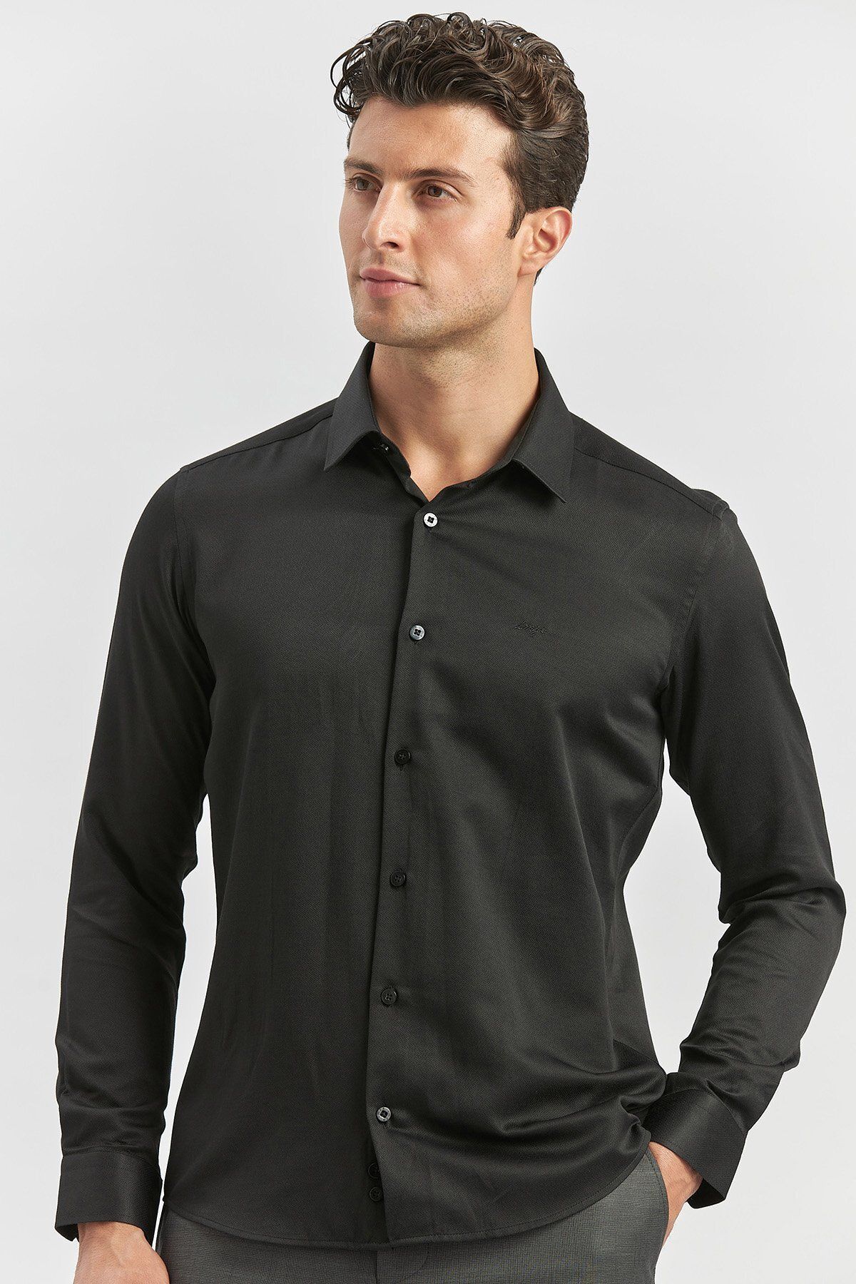 پیراهن بلوز دکمه دار مردانه آستین بلند مشکی خود آملور 032 یقه سخت کلاسیک SLIM FIT 1004245153 İmza