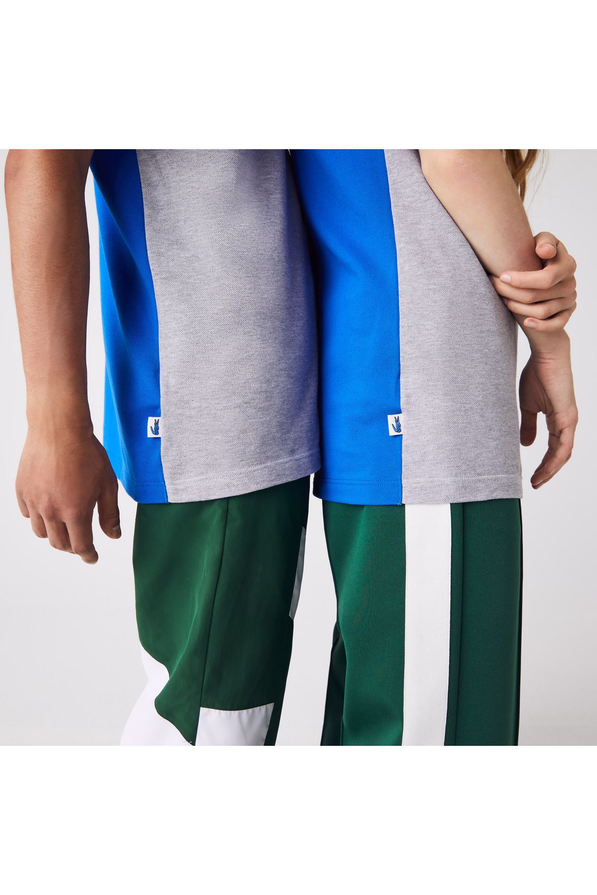 تی شرت یقه پولو مردانه و زنانه من یونیسکس چوگان آبی آرام با بلوک رنگ مناسب Lacoste