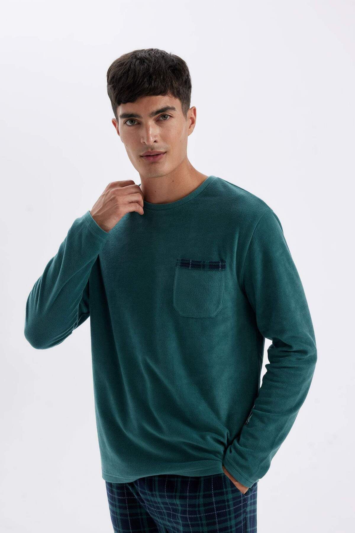 DeFacto-Regular Fit Fleece Pajamas Set Long Sleeve Top with Pattern Long Bottom D0047Ax24Wn 3