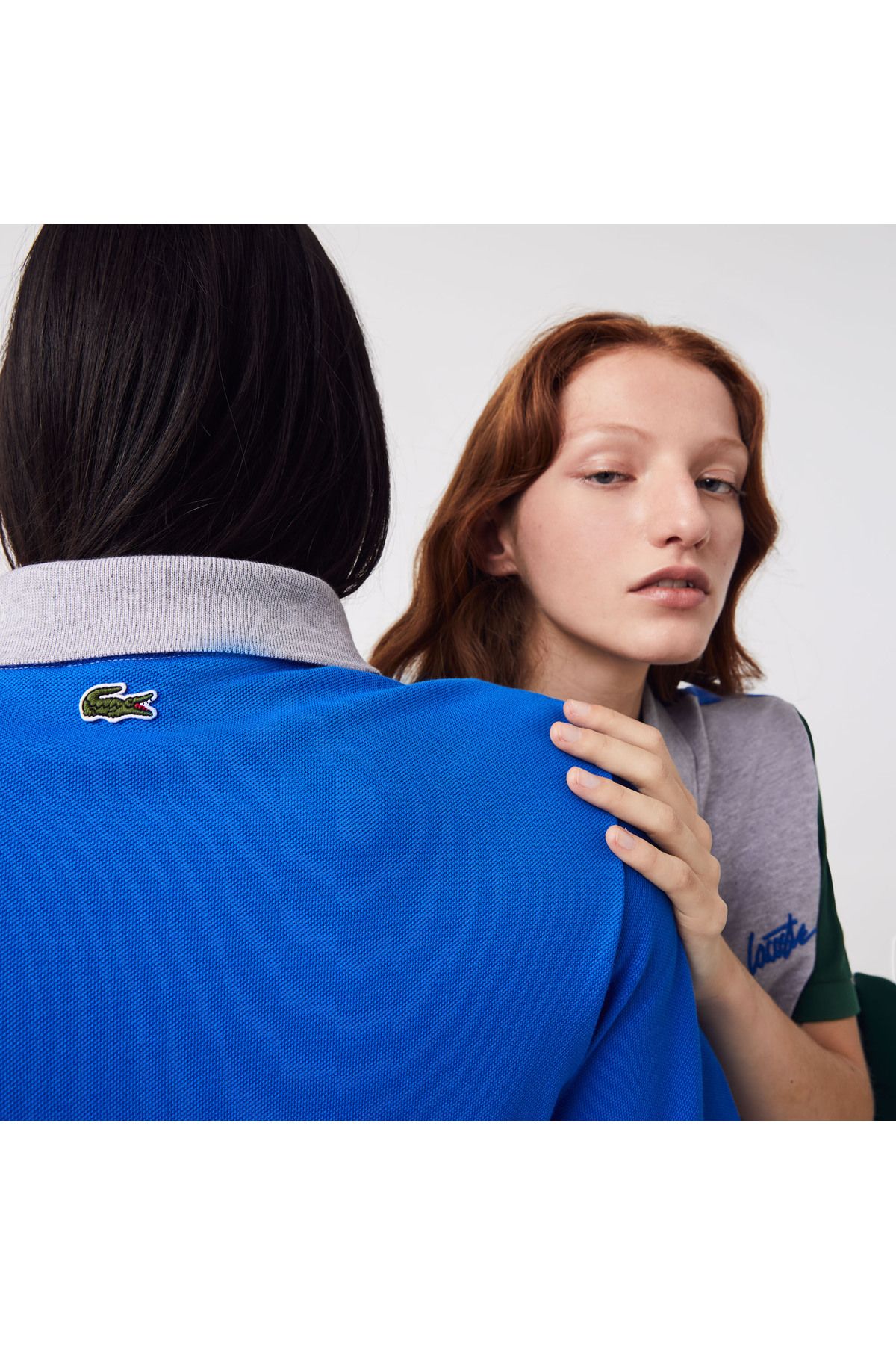 تی شرت یقه پولو مردانه و زنانه من یونیسکس چوگان آبی آرام با بلوک رنگ مناسب Lacoste