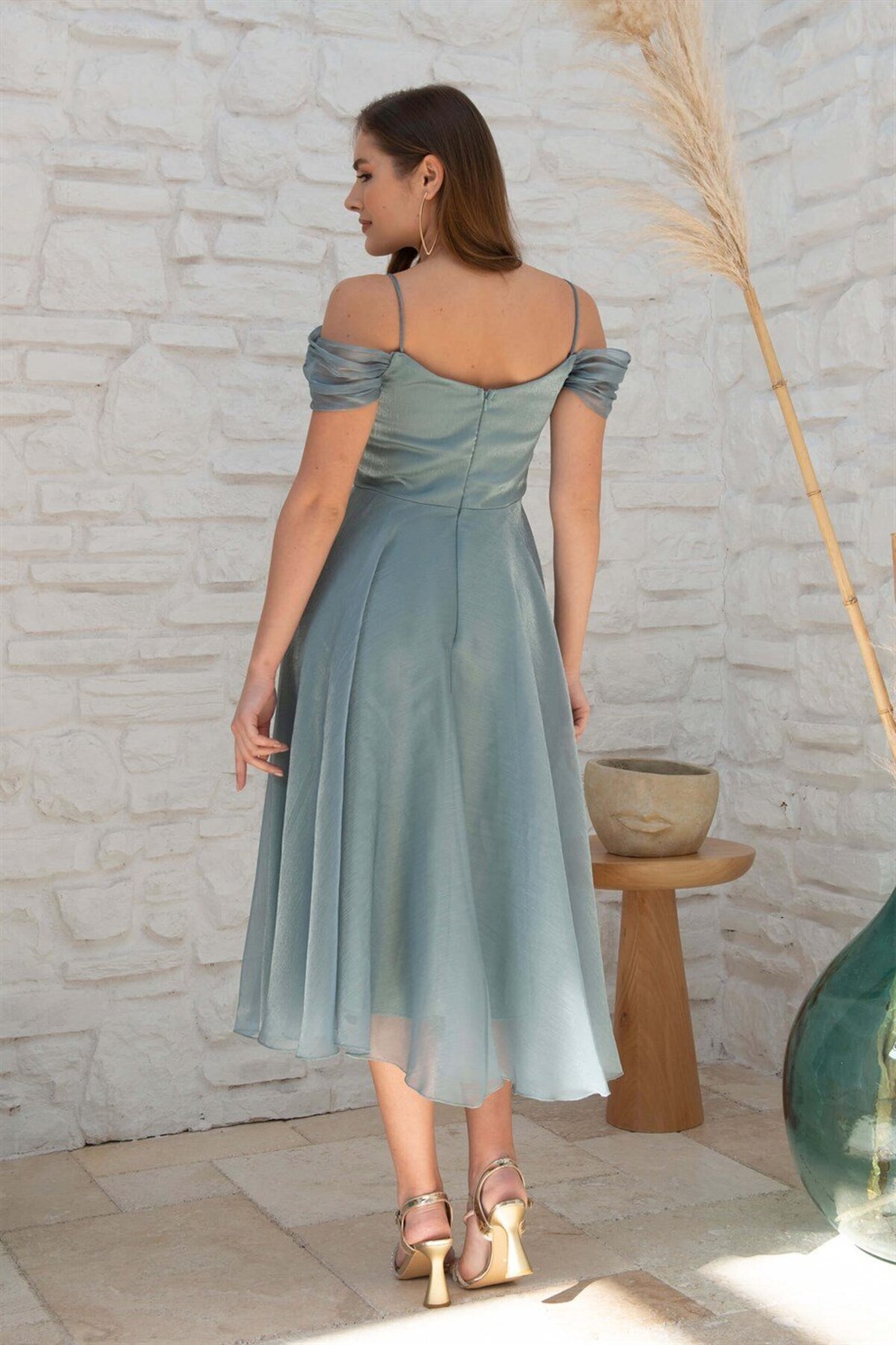 6ixty8ight-Carmen Çağla Organza Low Sleeve Short Evening Dress 5