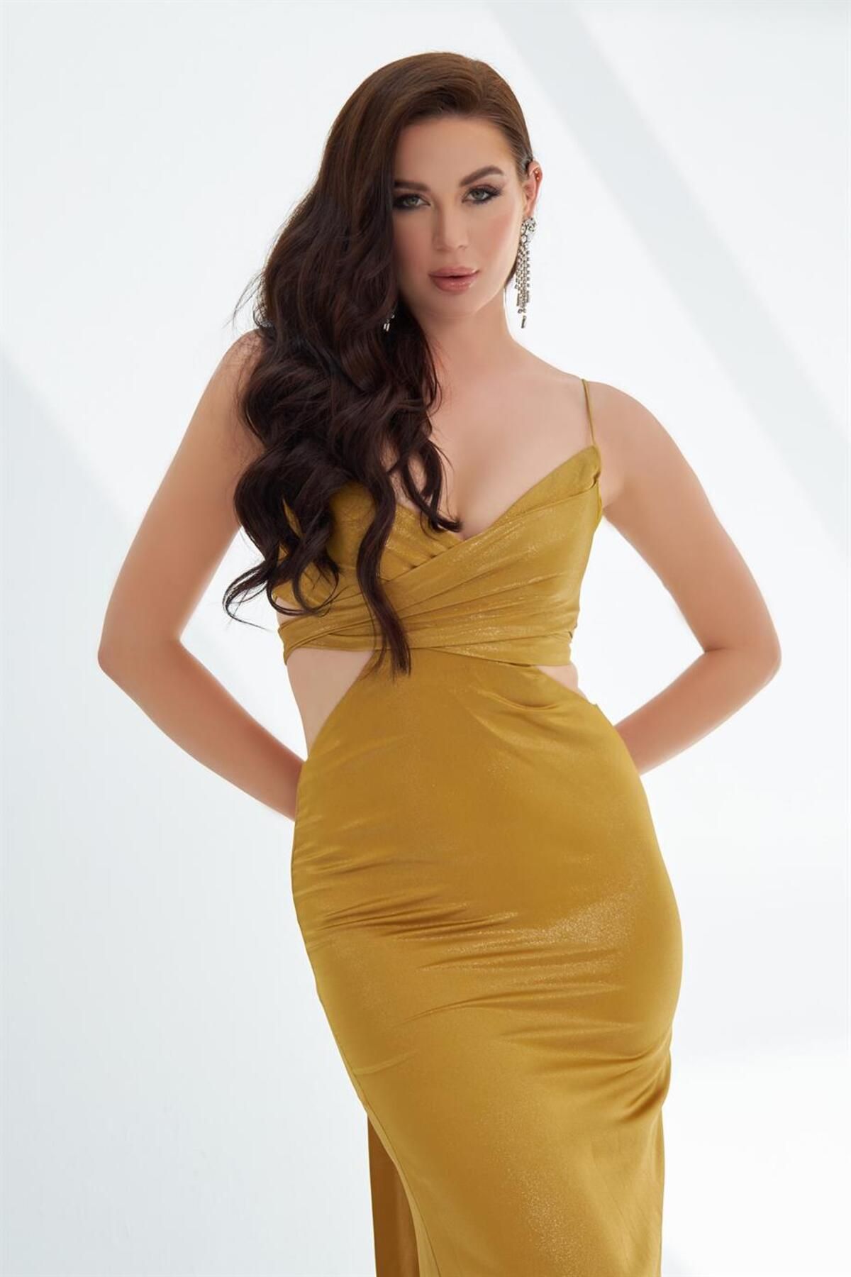 Carmen-Rochie de seară lungă, fără spate, cu bretele din folie de șofran 2