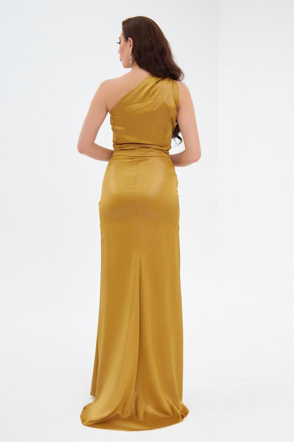 Carmen-Safranfarbenes, einärmeliges, langes Abendkleid mit Schlitz 4