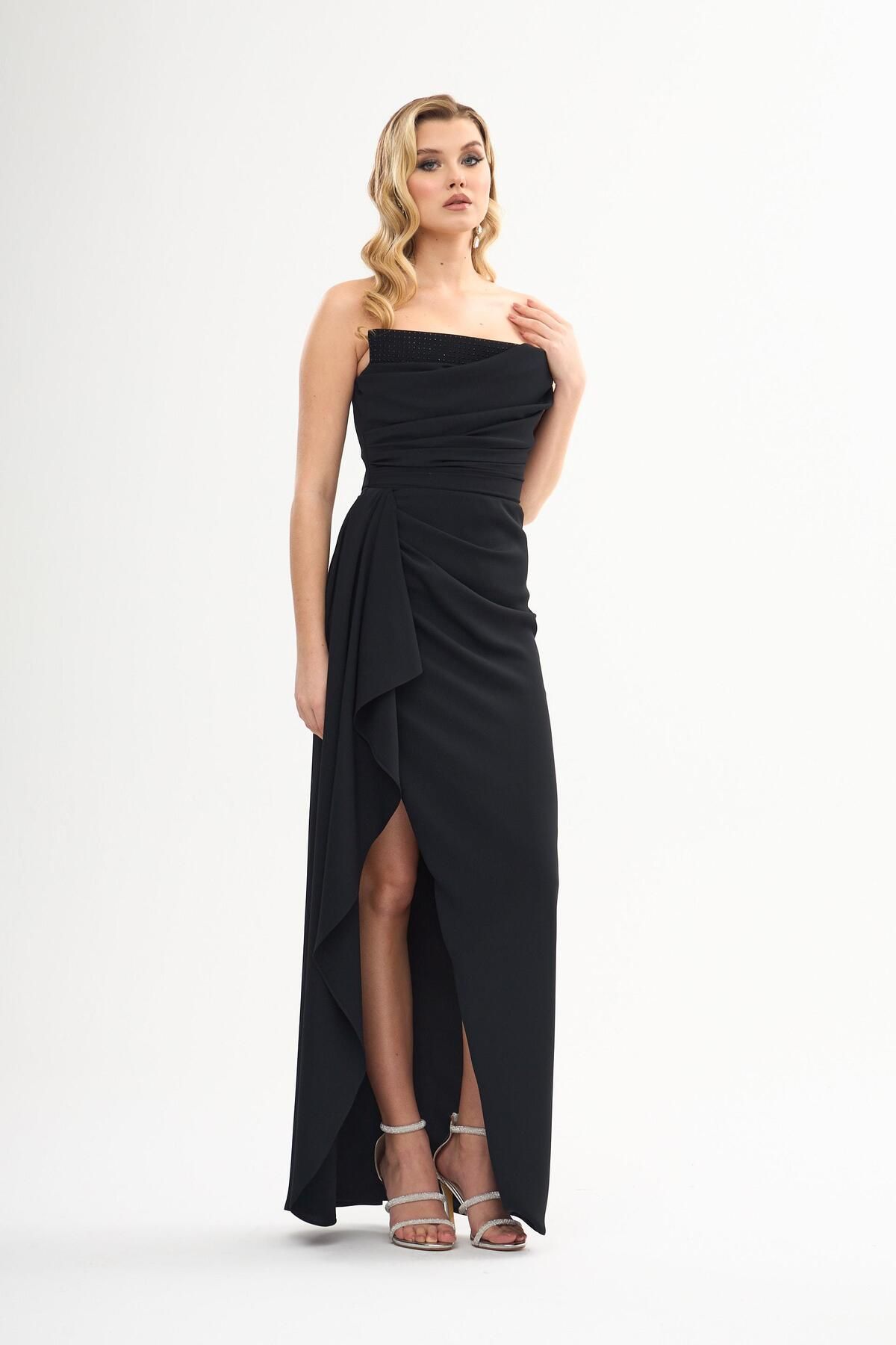 Carmen-Schwarzes Abendkleid aus Crêpe mit Steindruck und Schlitzen 4
