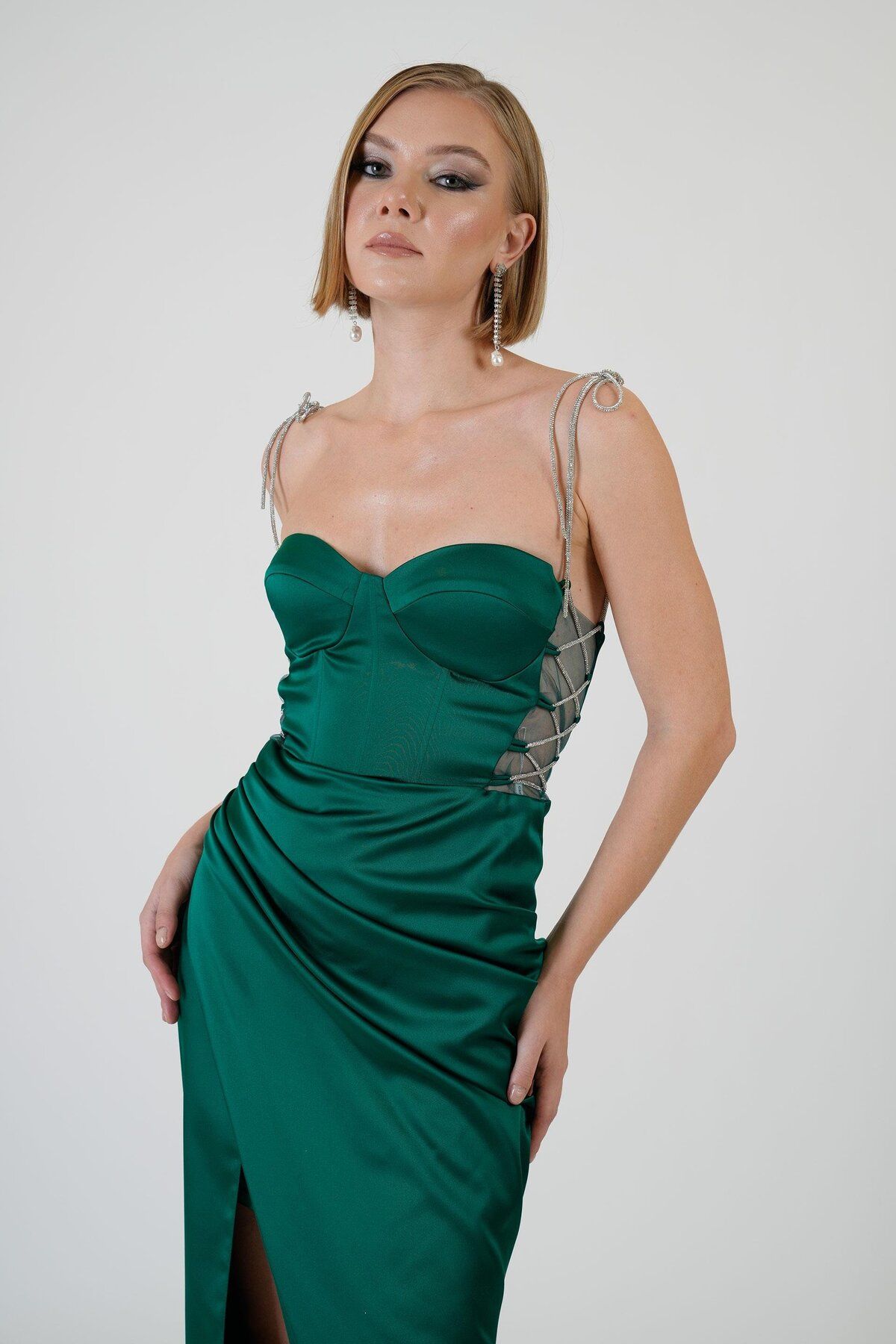 Carmen-Smaragdgrünes Abendkleid aus Satin mit Bindeband 2