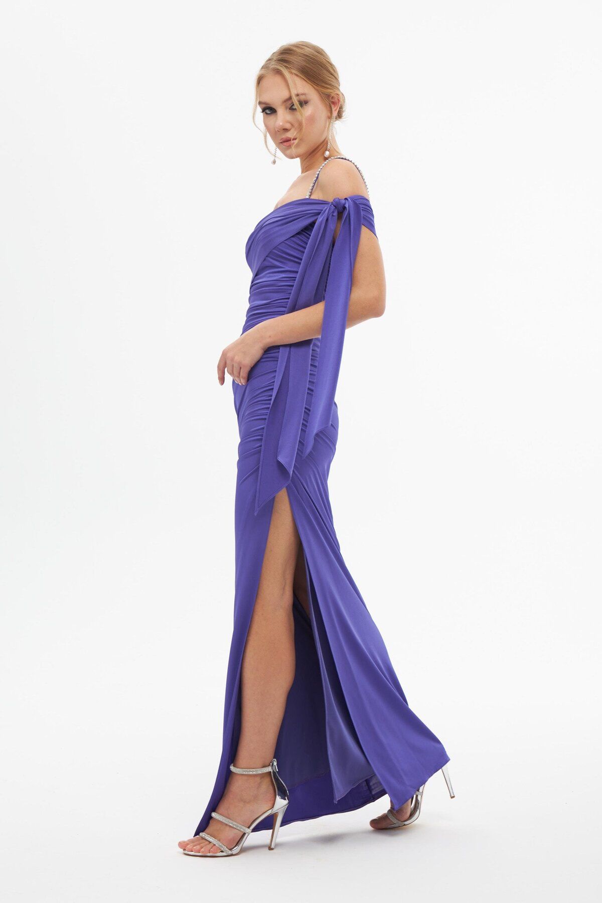 Carmen-Lila Sandy Langes Abendkleid mit einärmeligem Schlitz 4