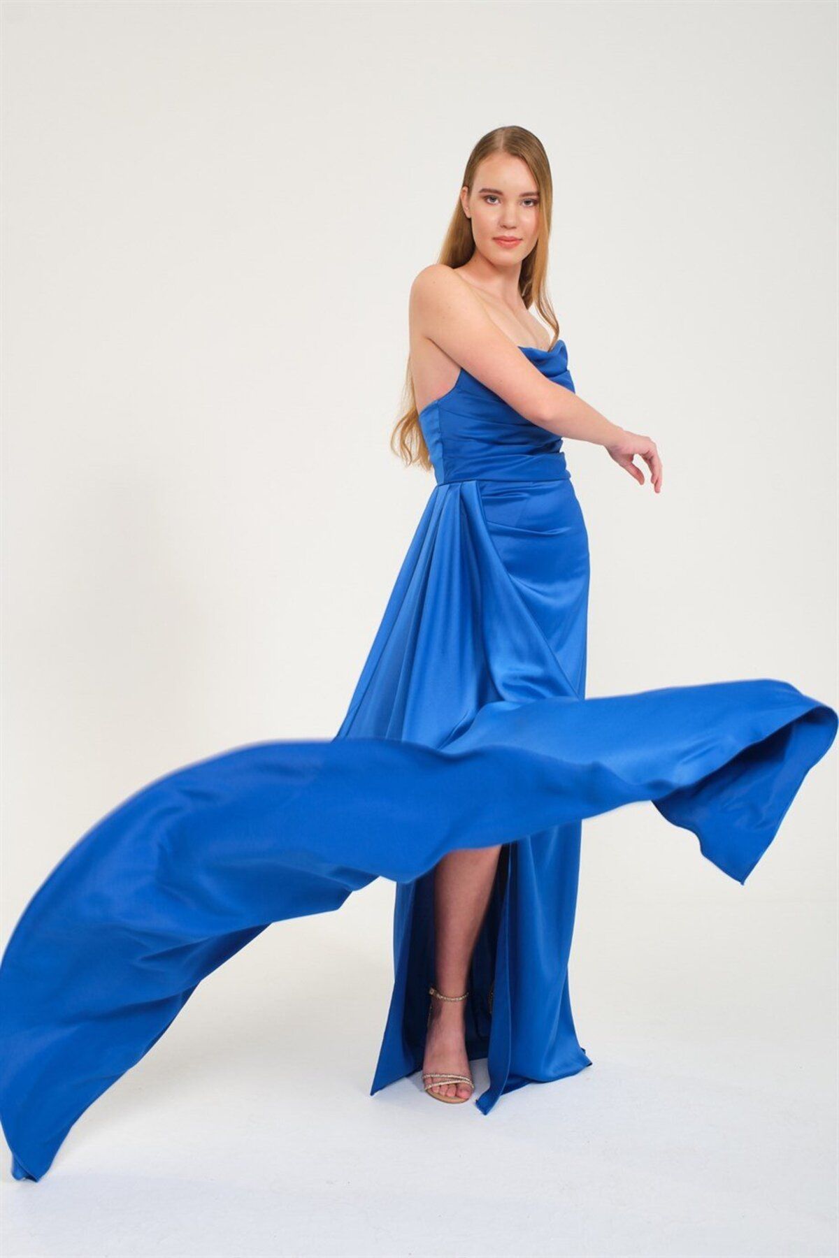 Carmen-Sax-Satin-Abendkleid mit Katzenohren 1