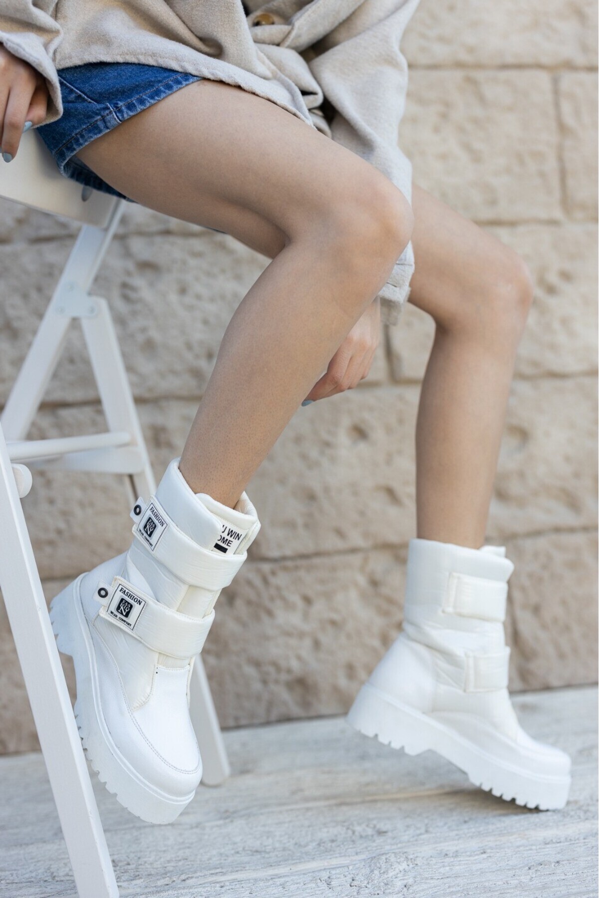 İsmiyle Al Miah Beyaz Rugan Kar Bot