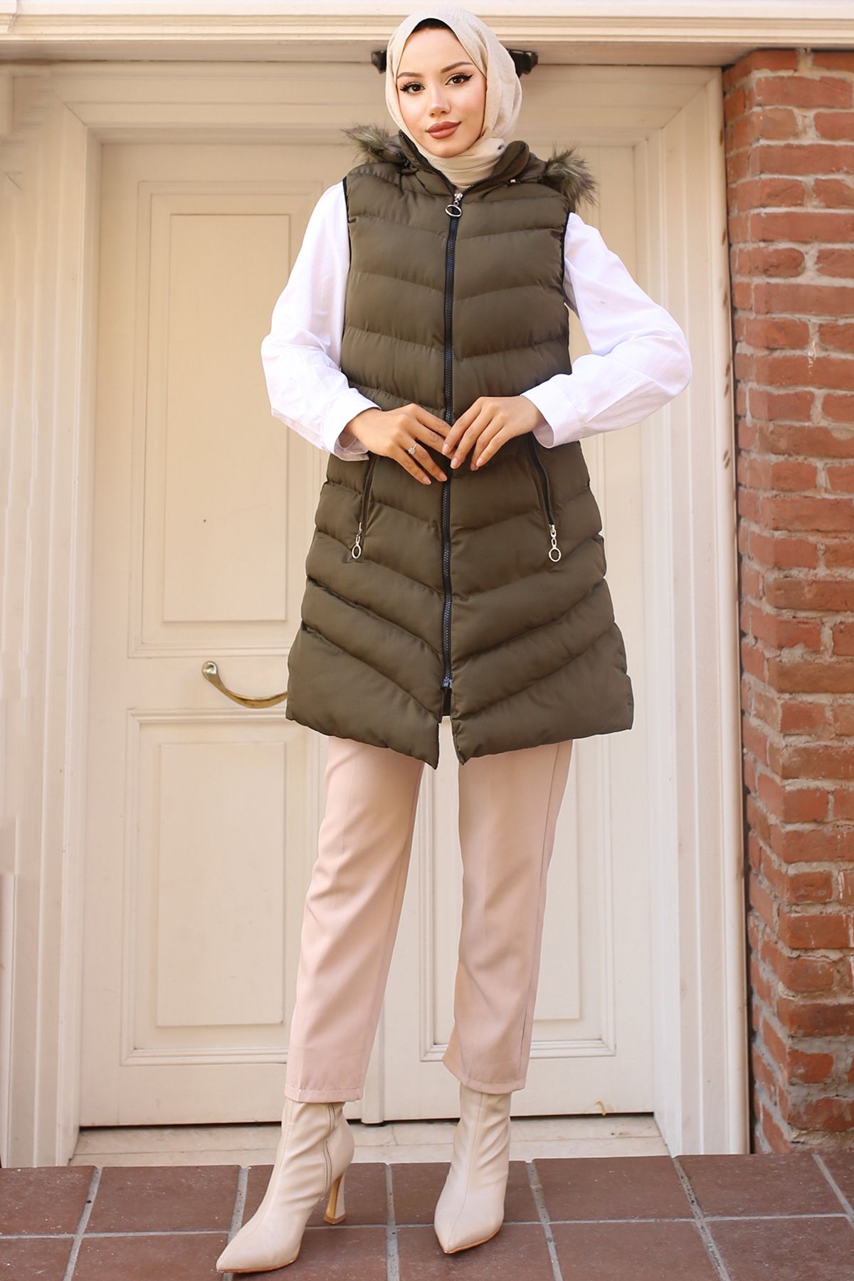 benguen-7030 Khaki Puffer Vest - Furry Hood 5