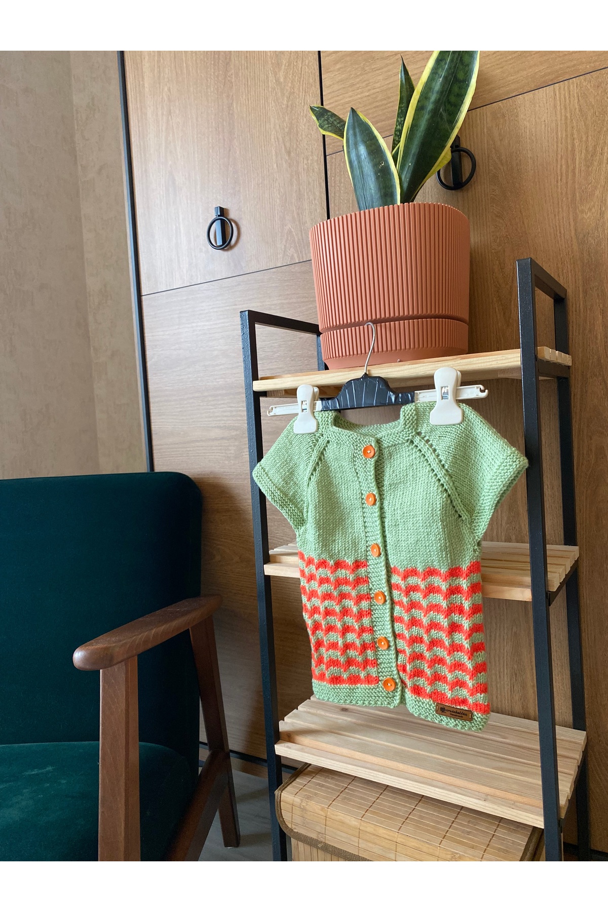 Handmade Yeşil-Turuncu Çizgili Erkek Çocuk Yelek 0-6 Ay fotoğrafı 3 (önizleme)