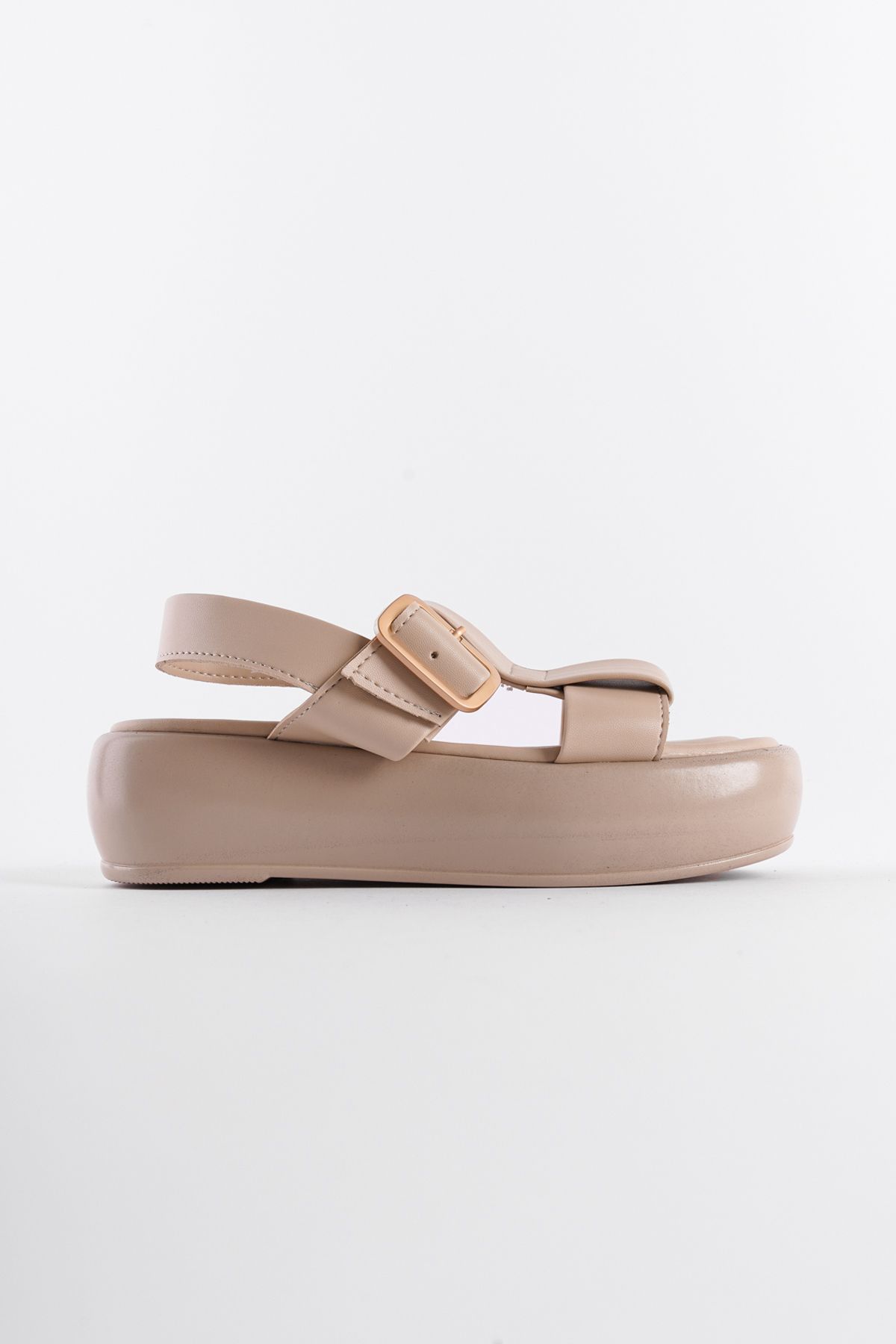 صندل نود زنانه های پاشنه دار را پر می کند Capone Outfitters