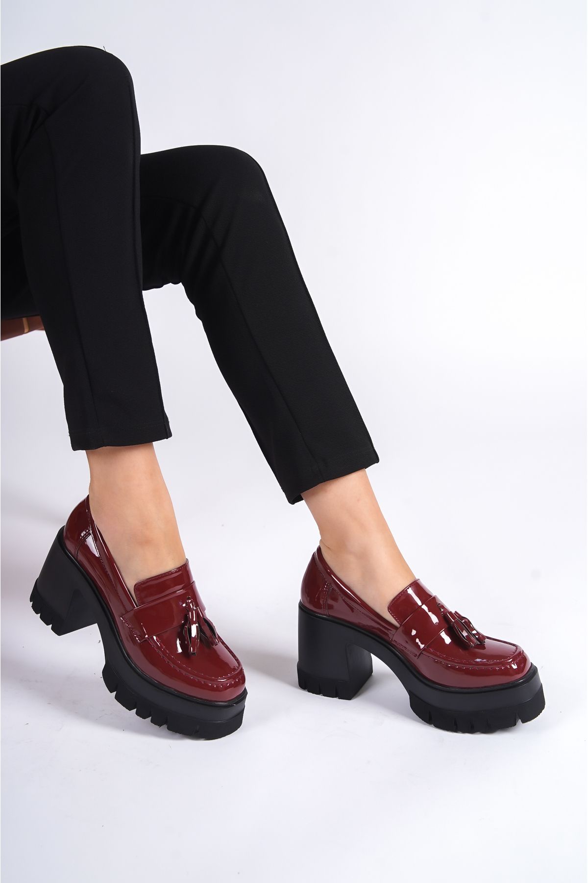 لوفر قرمز زنانه دور بینی گرد پاشنه میانی Capone Outfitters
