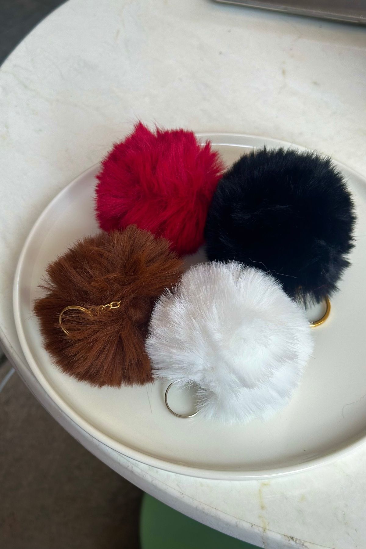 klovi-White Plush Feather Keychain 2