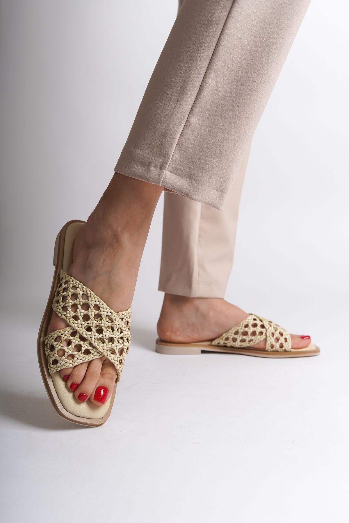 دمپایی نود زنانه حصیر چرمی واقعی Misis Crazy Flat Heels Dlippers Capone Outfitters