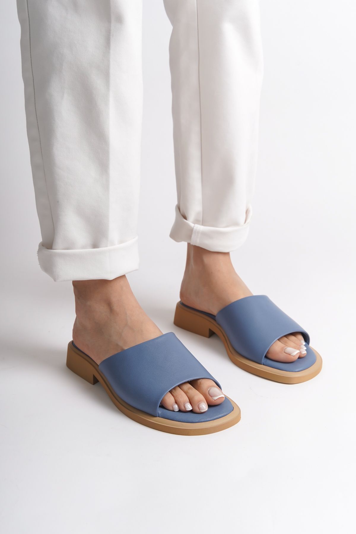 دمپایی آبی زنانه گروه چرمی واقعی تک باند کومورت پاشنه بلند Telik Capone Outfitters