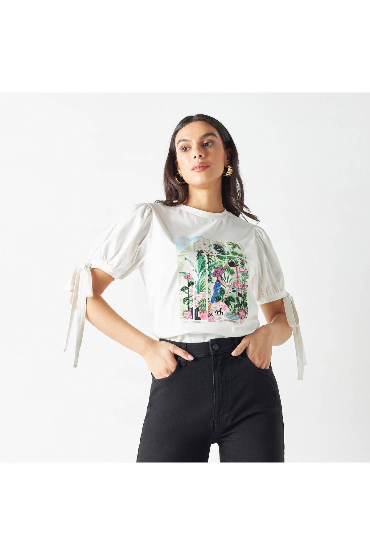 Iconic-Printed Top with Puff Sleeves and Tie-Ups 1