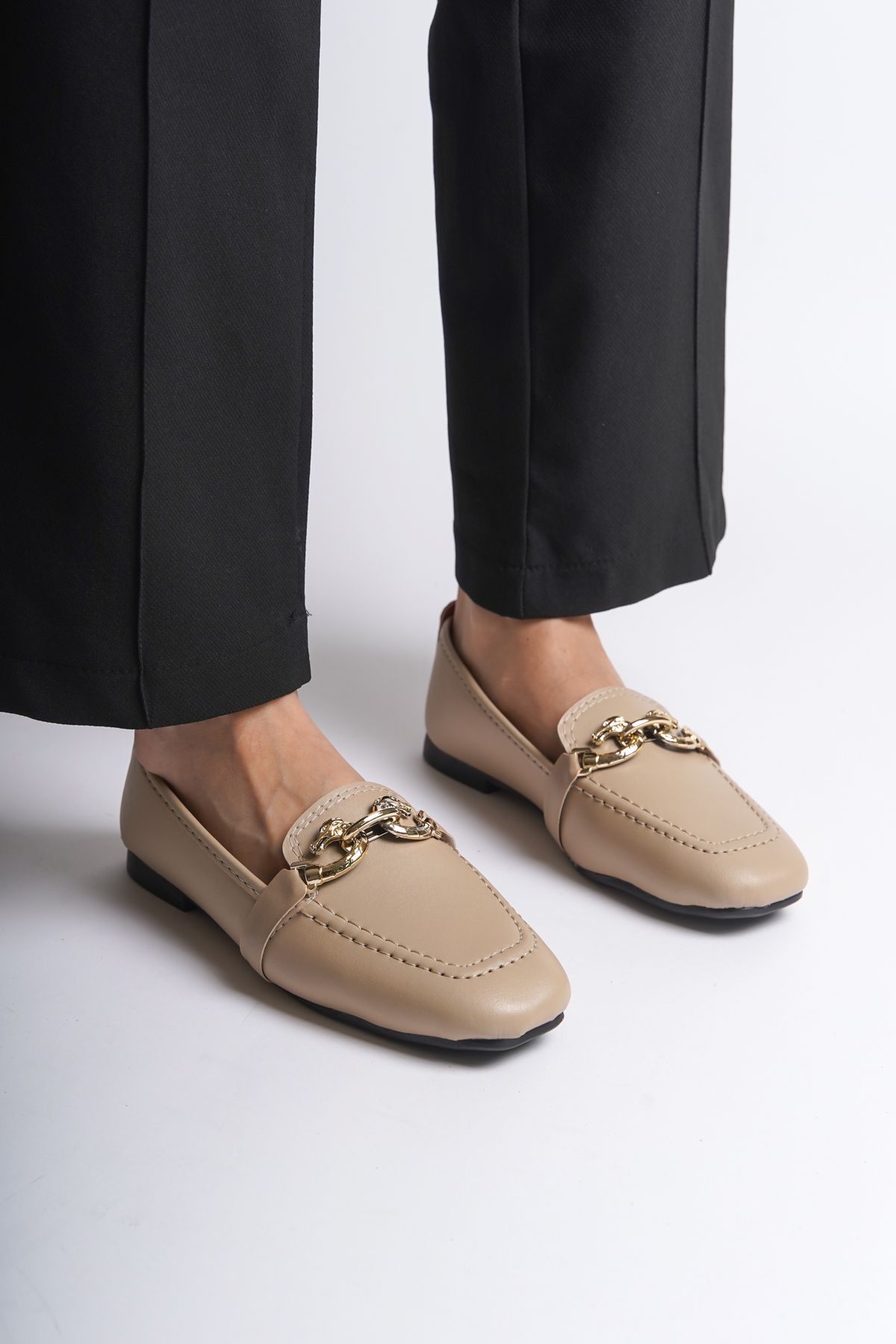 لوفر نود زنانه با لوازم جانبی دست و پنجه نرم فلزی Capone Outfitters