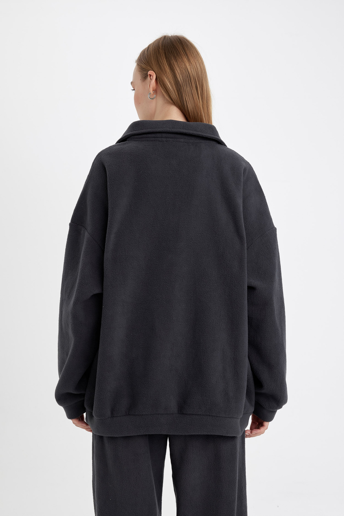 DeFacto-Übergroßes, geripptes, besticktes Fleece-Sweatshirt mit Reißverschluss und Stehkragen 5