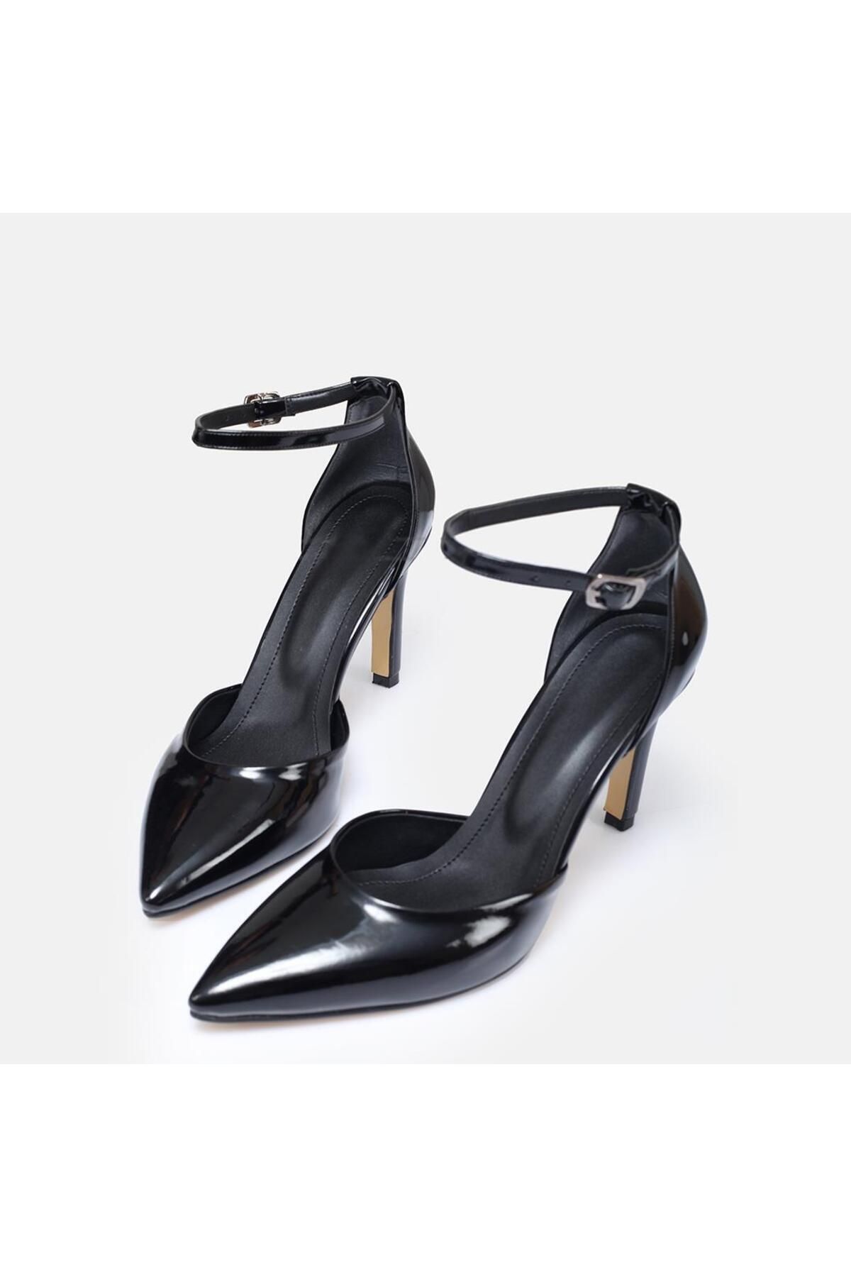 37Numara-Black Patent Leather Stiletto with Wrist Strap - Large Size 41-44 Model 3