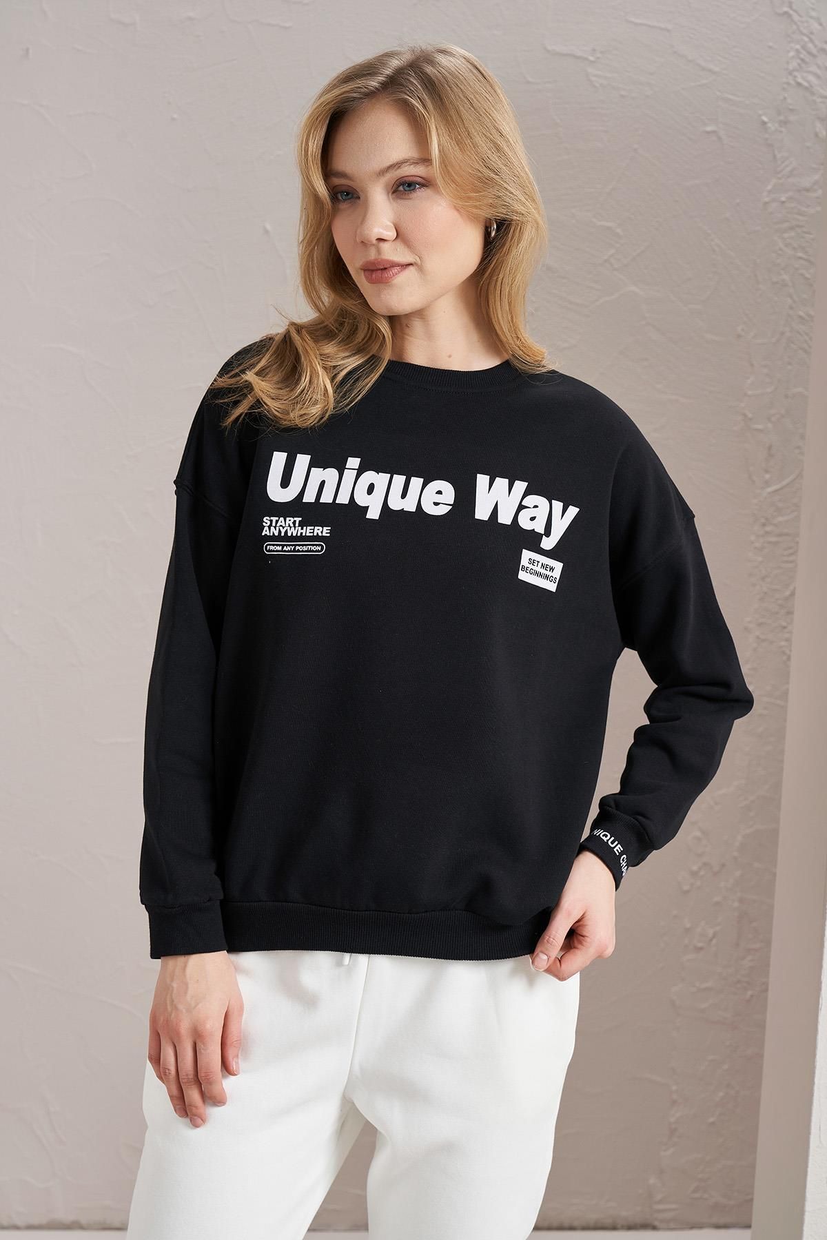 TENA-Women's Black Crew Neck Unique Way Printed Three Thread Sweatshirt 1