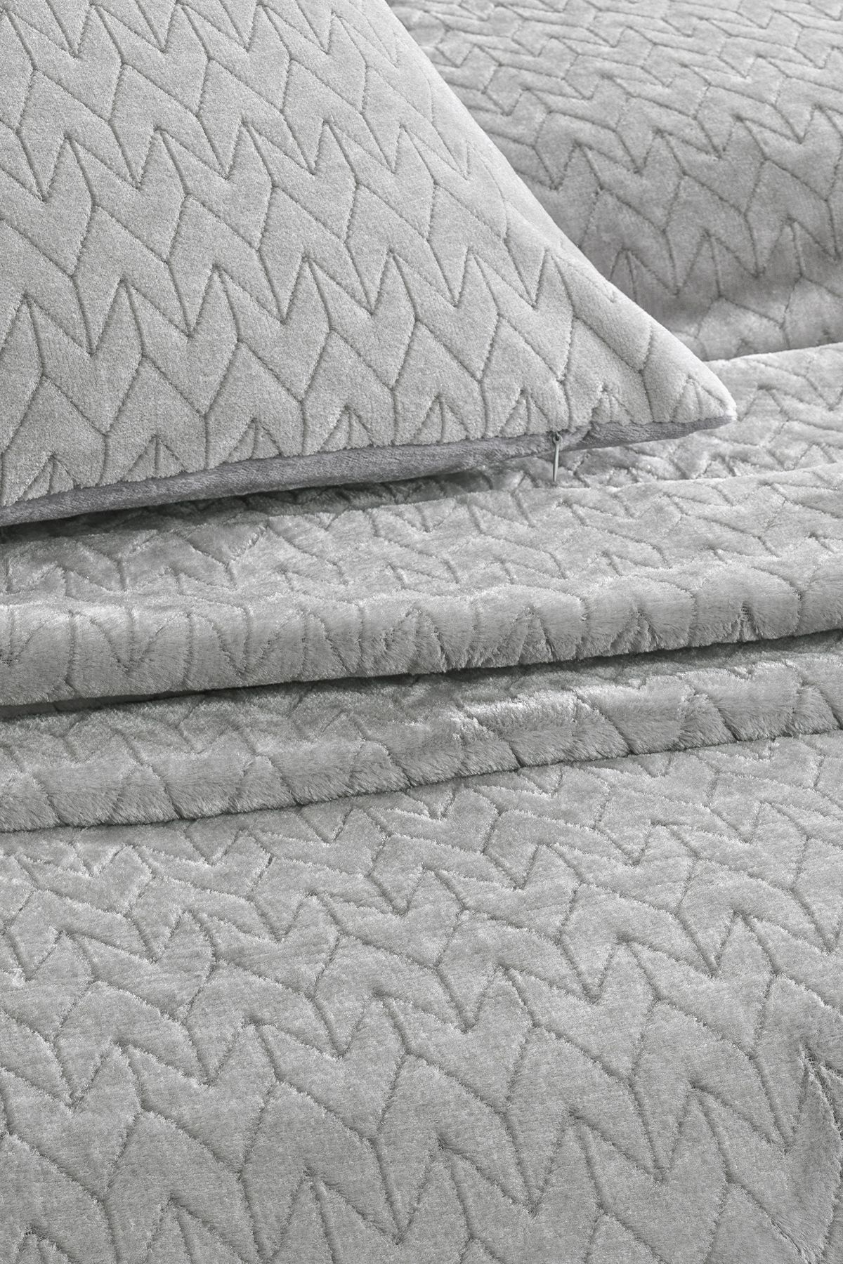 Puffy-Gray Single Lines Bedspread Set 3