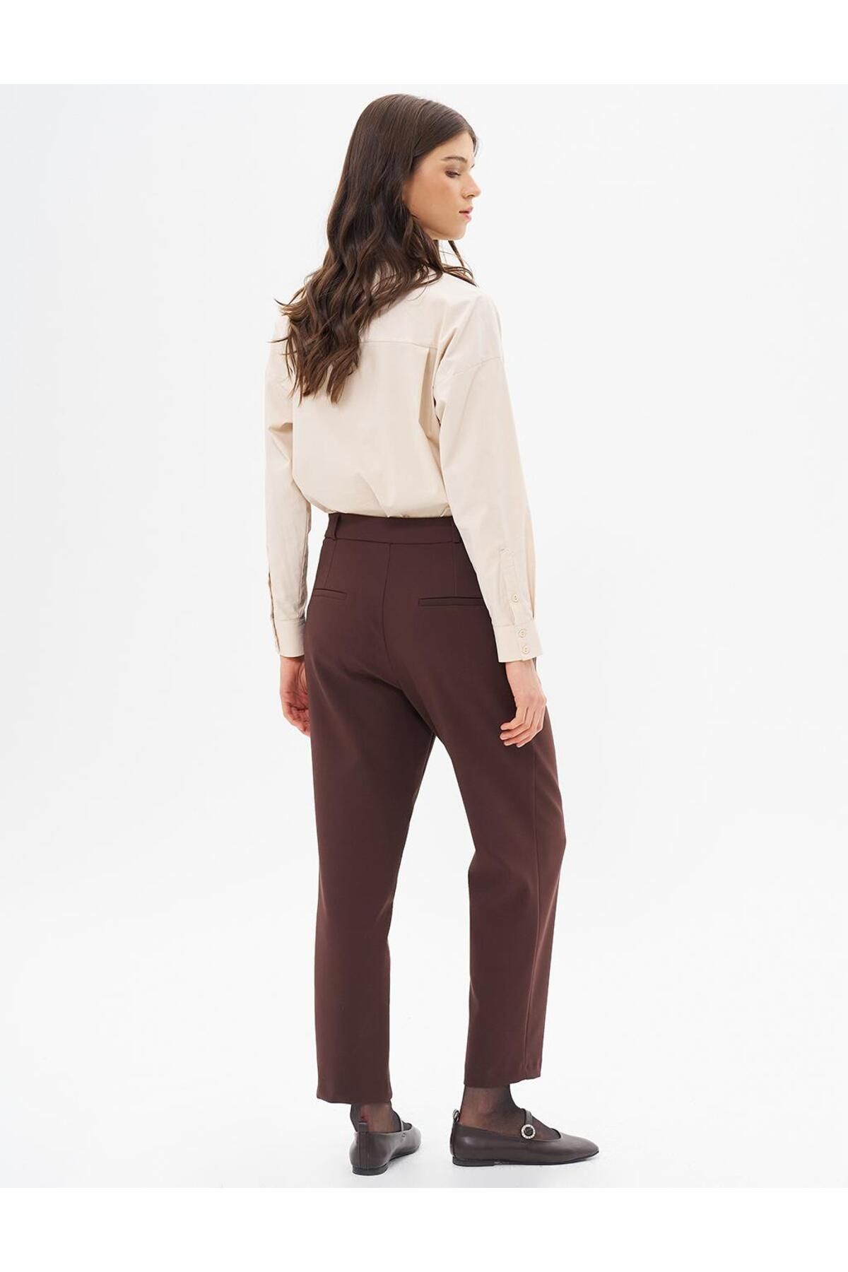 Kayra-Dark Brown Carrot Trousers - Waist Detail 4